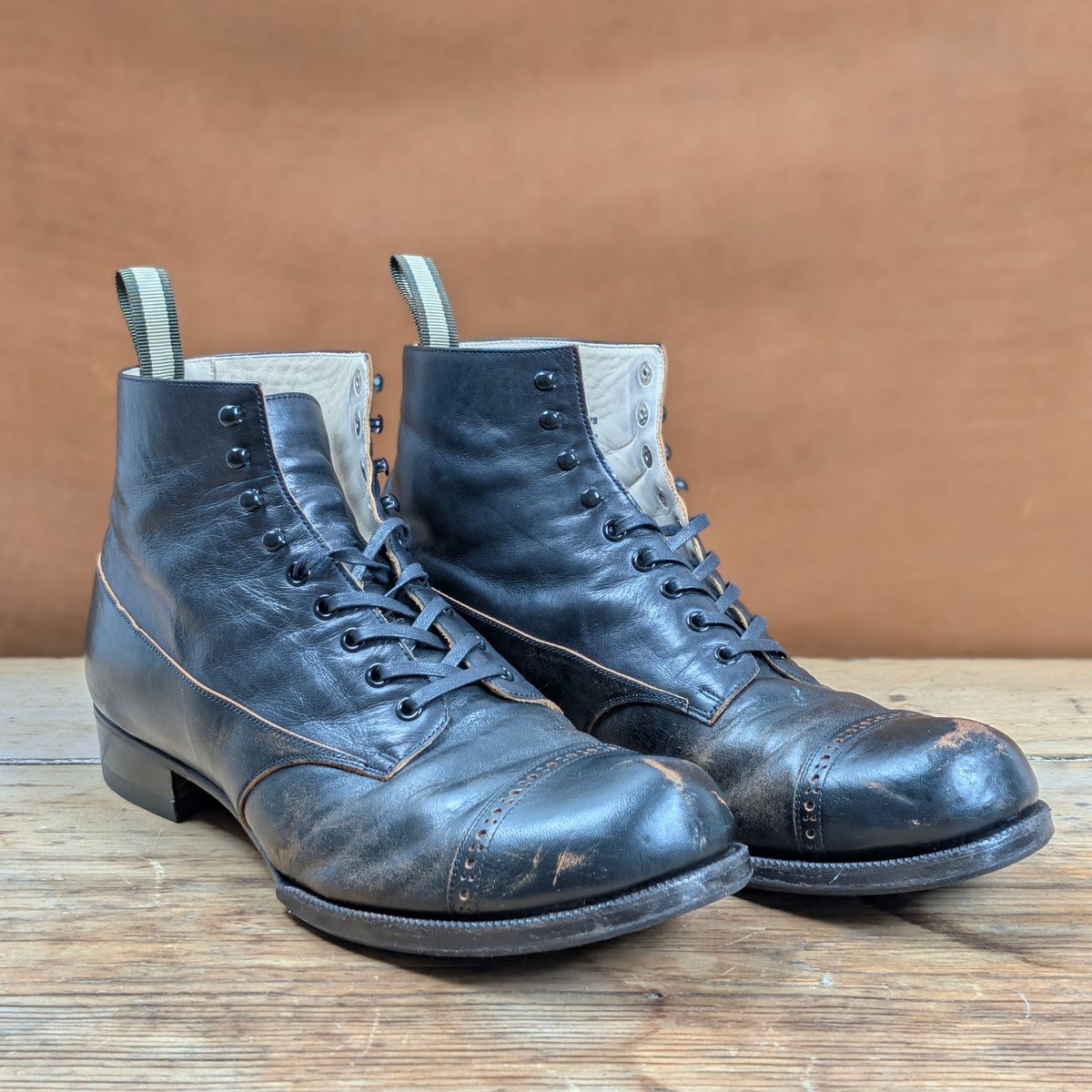 Photo by itsnotbriatall on November 5, 2025 of the The 2 Monkeys Vaudeville "Black Colts" in Horsehide.