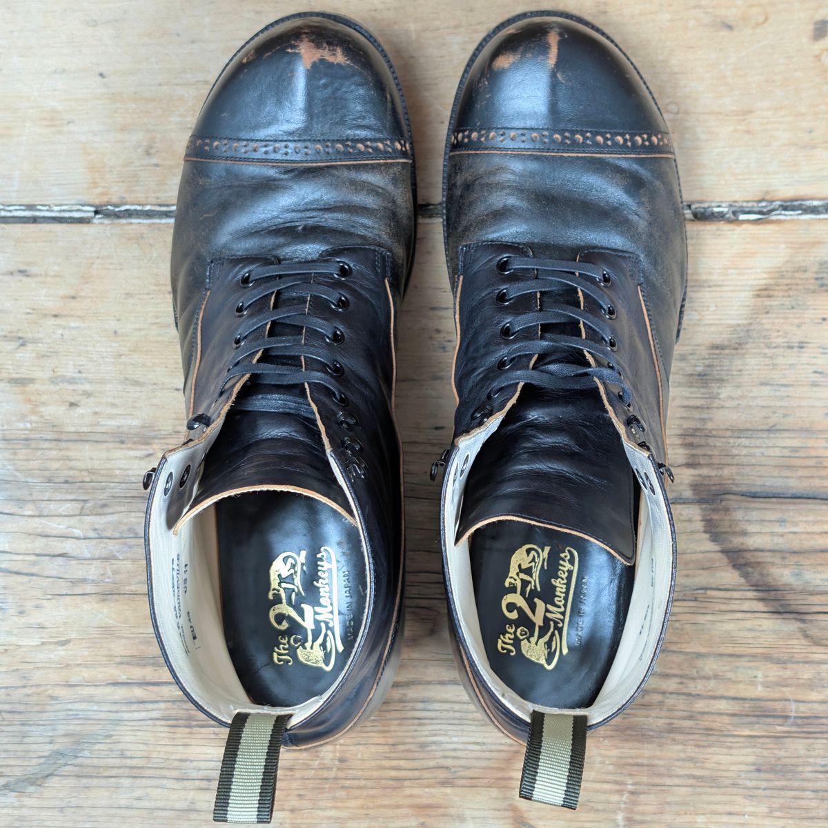 Photo by itsnotbriatall on November 5, 2025 of the The 2 Monkeys Vaudeville "Black Colts" in Horsehide.