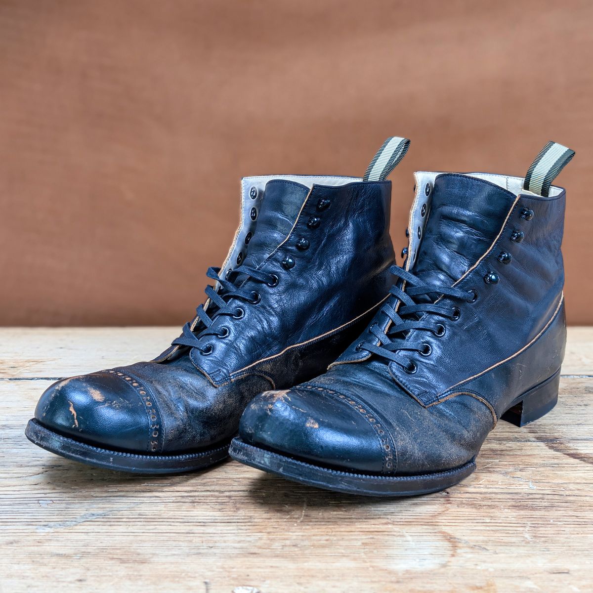 Photo by itsnotbriatall on December 5, 2025 of the The 2 Monkeys Vaudeville "Black Colts" in Horsehide.