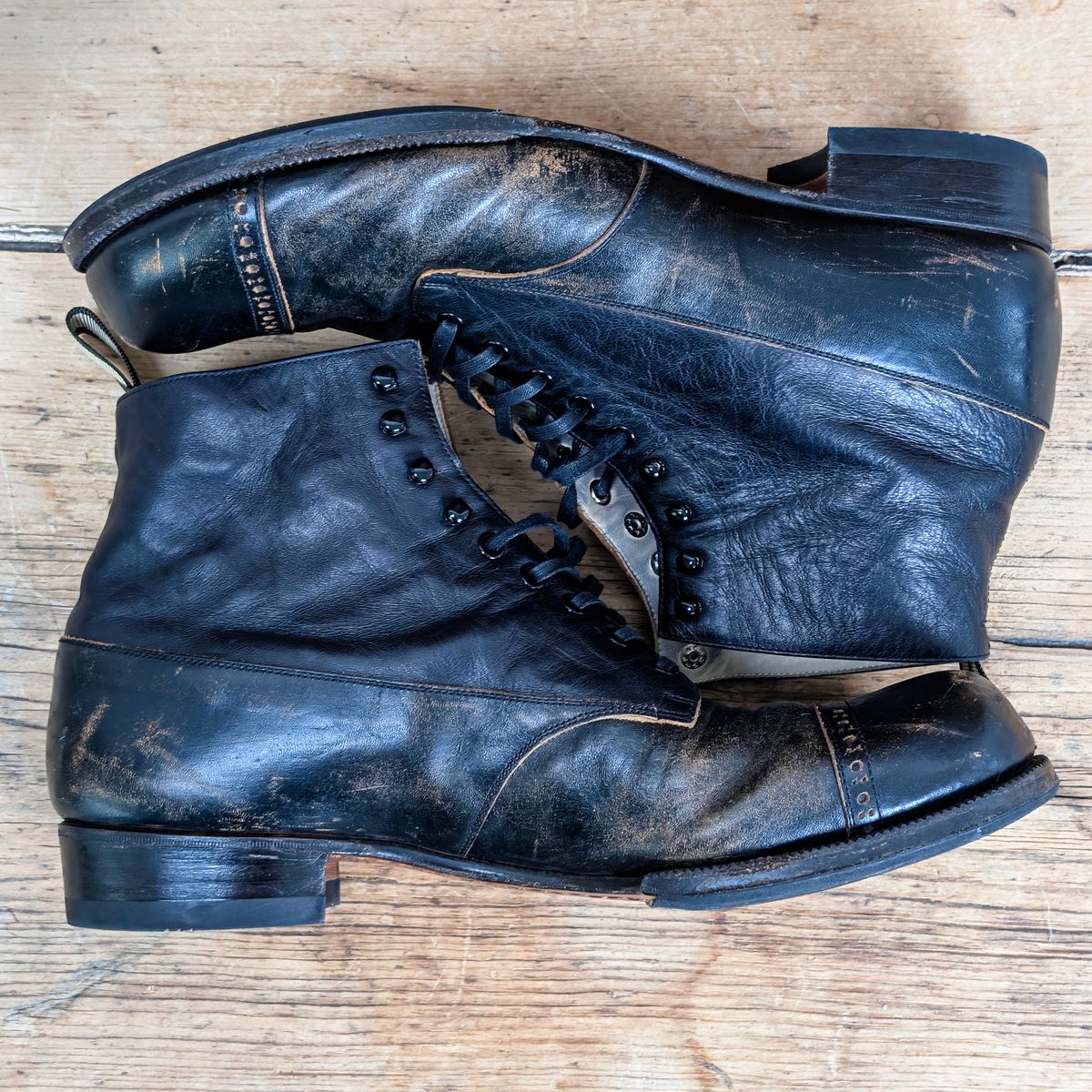 Photo by itsnotbriatall on December 5, 2025 of the The 2 Monkeys Vaudeville "Black Colts" in Horsehide.