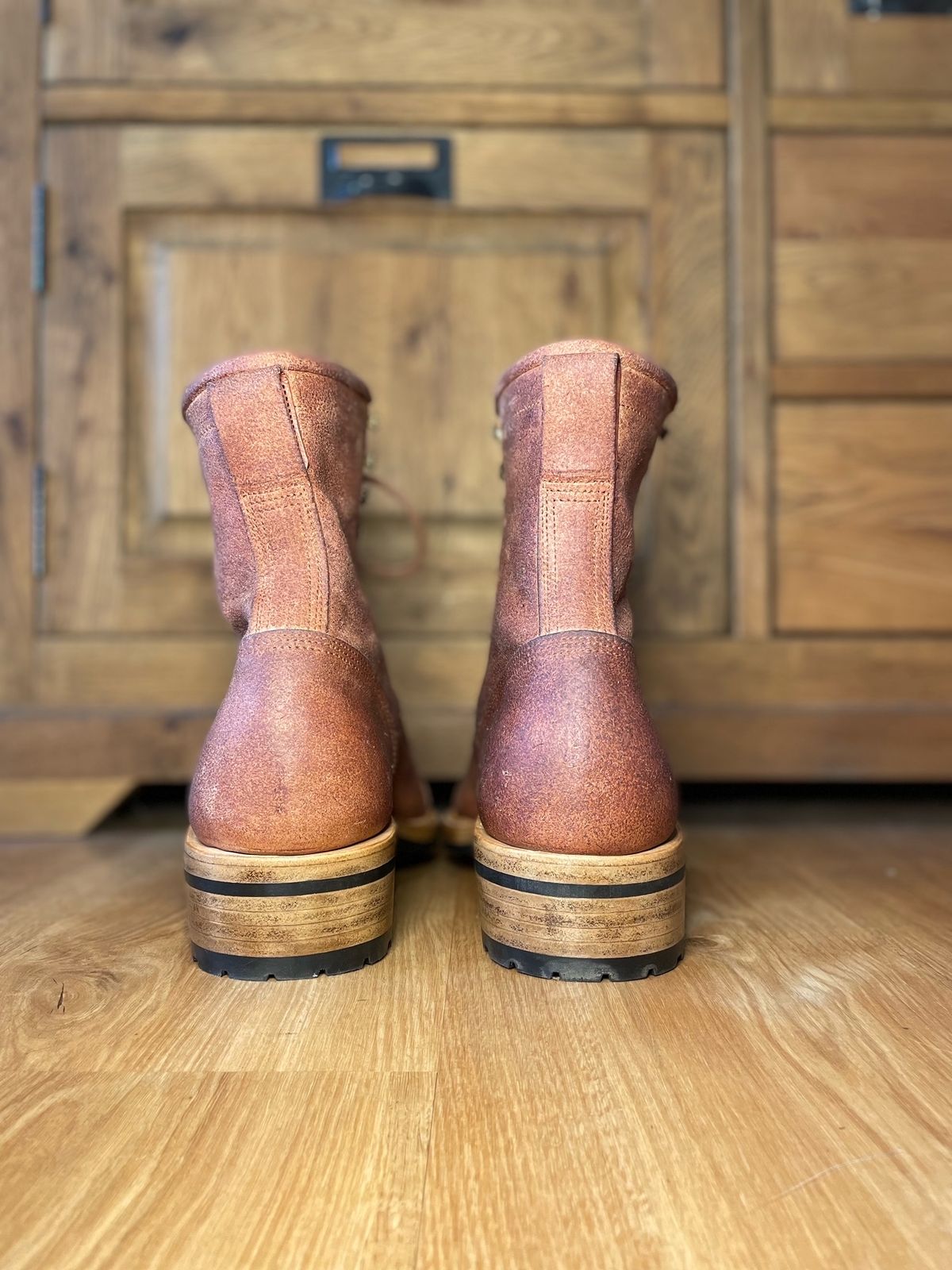Photo by koeney on October 3, 2023 of the Kustom Kraft Andante in Kobel Natural Roughout.
