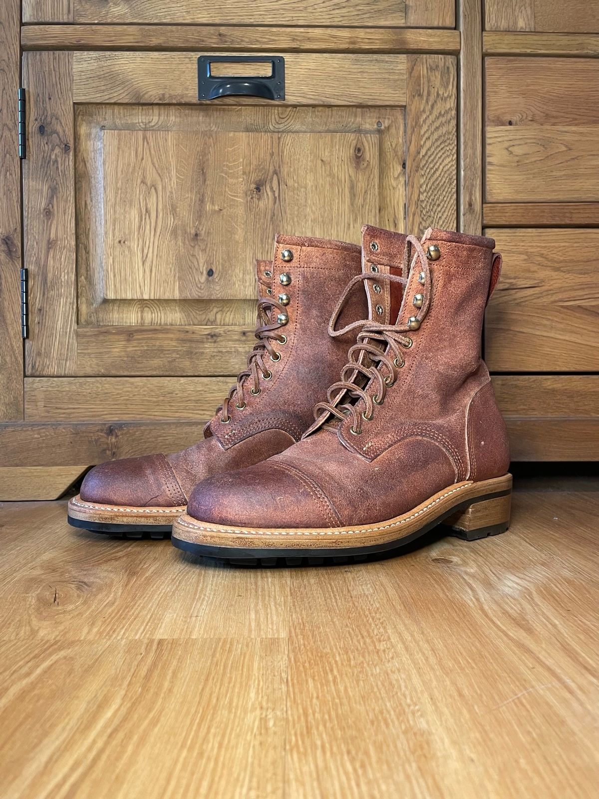 Photo by koeney on October 3, 2023 of the Kustom Kraft Andante in Kobel Natural Roughout.