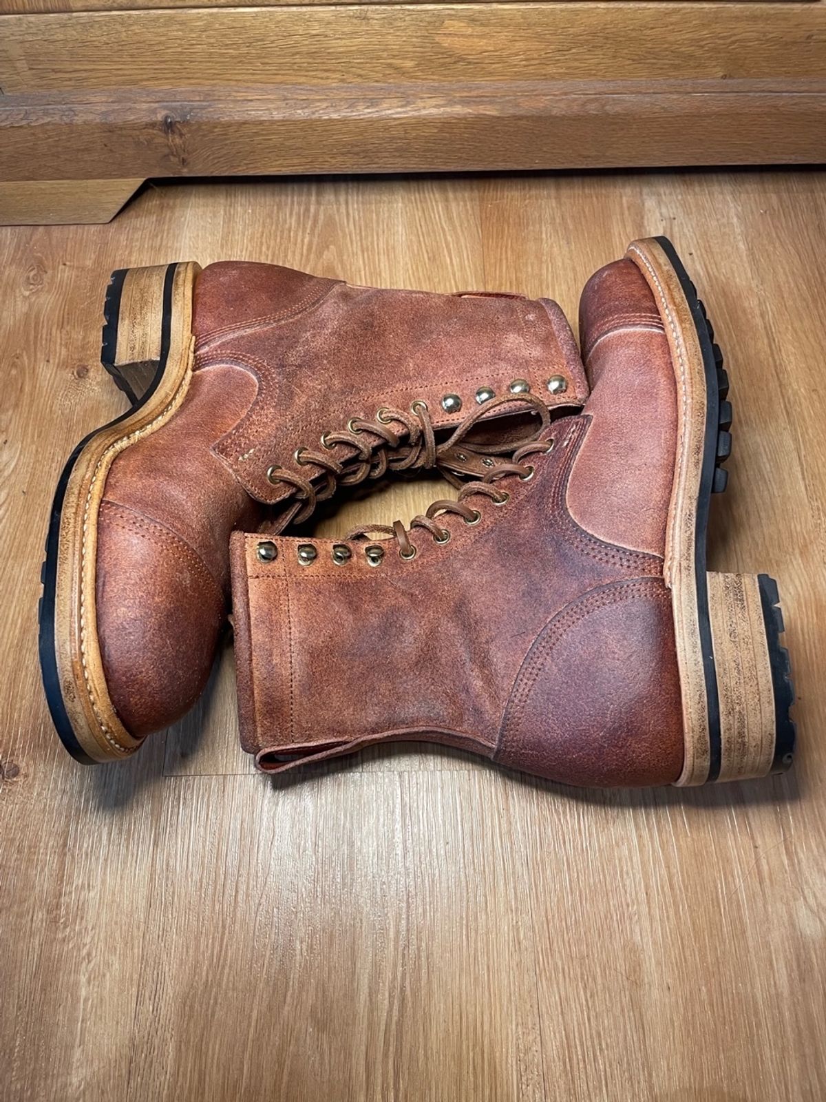 Photo by koeney on October 3, 2023 of the Kustom Kraft Andante in Kobel Natural Roughout.