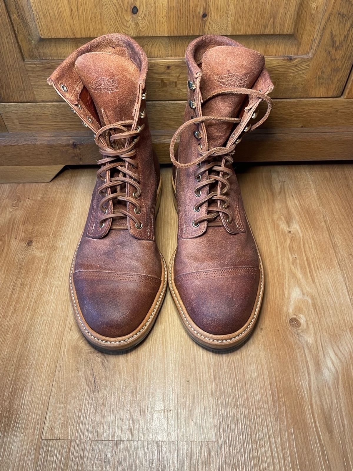 Photo by koeney on October 3, 2023 of the Kustom Kraft Andante in Kobel Natural Roughout.
