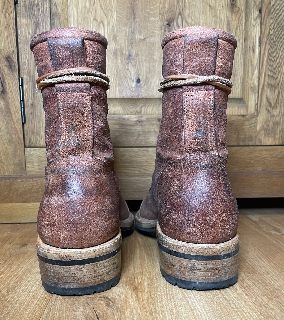 Photo by koeney on November 5, 2023 of the Kustom Kraft Andante in Kobel Natural Roughout.