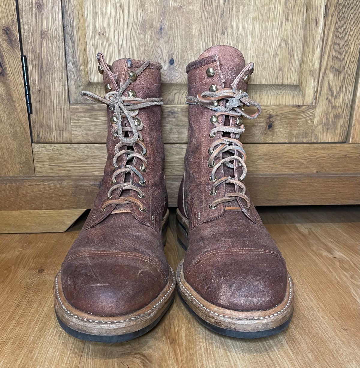 Photo by koeney on November 5, 2023 of the Kustom Kraft Andante in Kobel Natural Roughout.