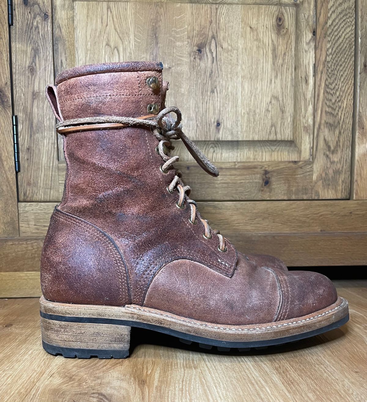 Photo by koeney on November 5, 2023 of the Kustom Kraft Andante in Kobel Natural Roughout.