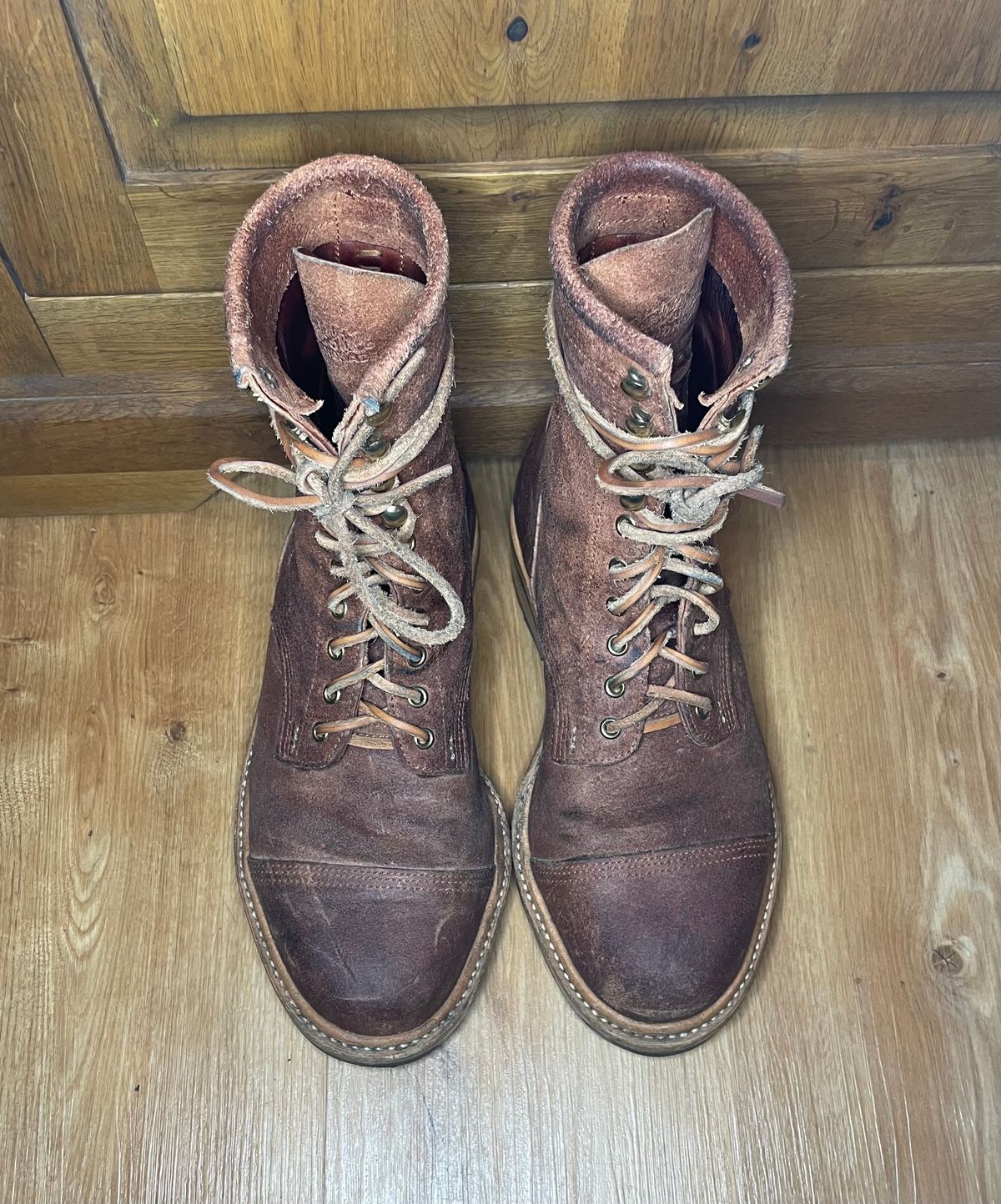 Photo by koeney on November 5, 2023 of the Kustom Kraft Andante in Kobel Natural Roughout.