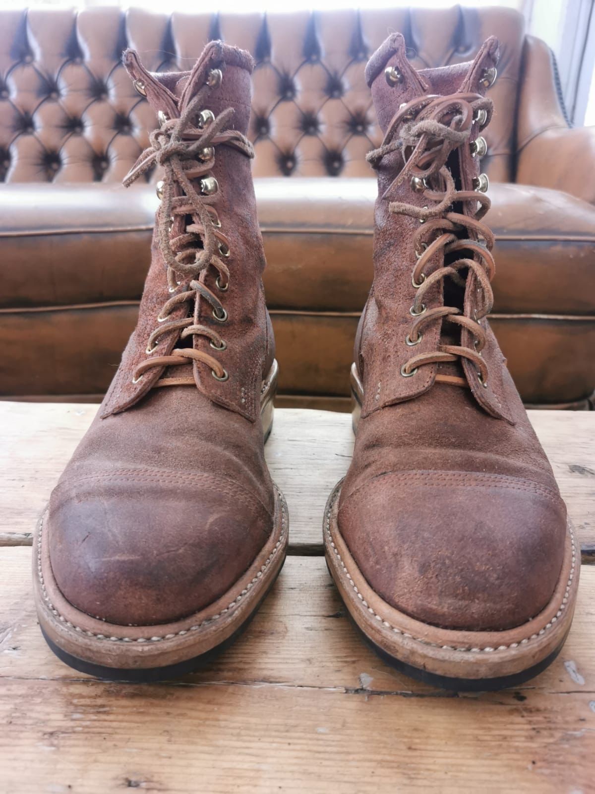 Photo by koeney on December 5, 2023 of the Kustom Kraft Andante in Kobel Natural Roughout.