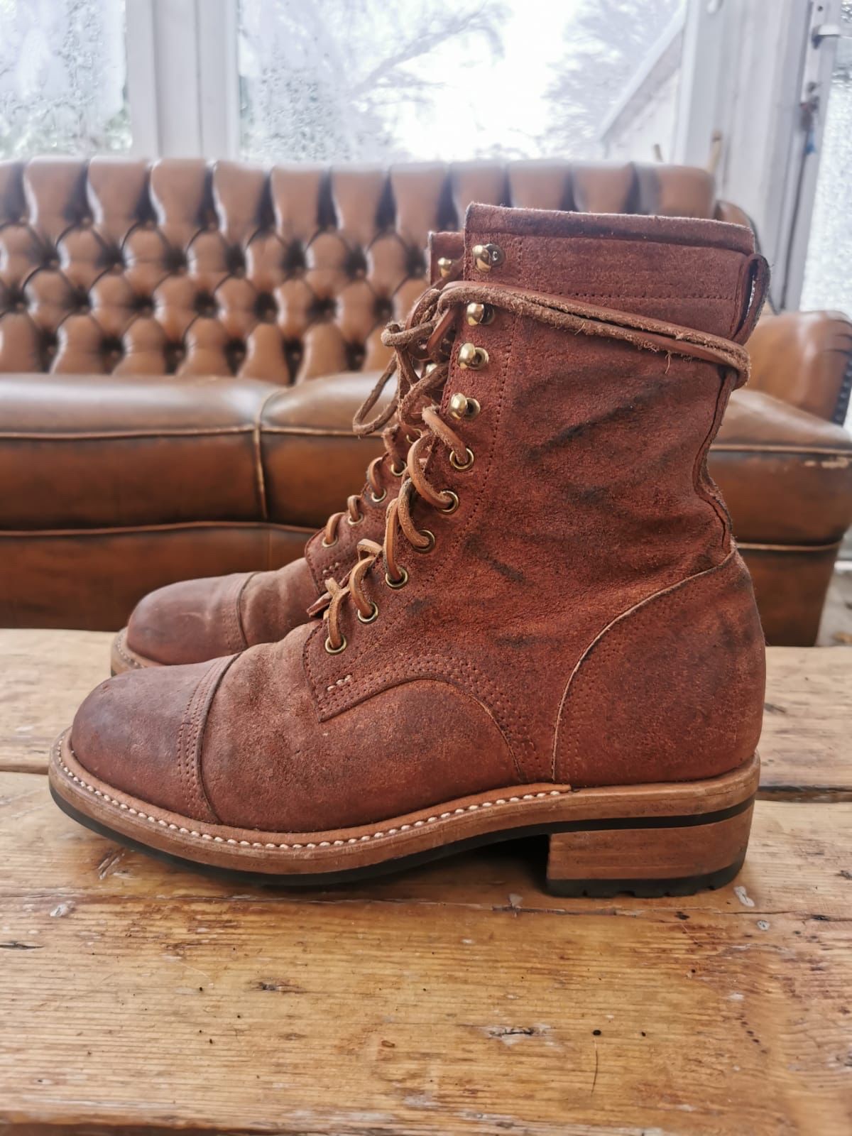 Photo by koeney on December 5, 2023 of the Kustom Kraft Andante in Kobel Natural Roughout.