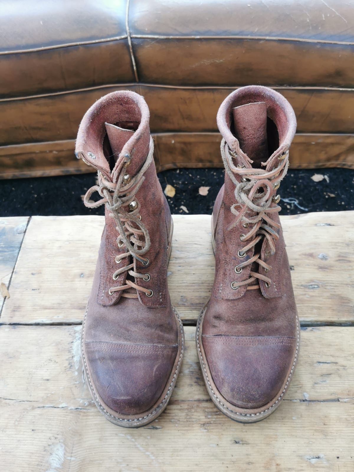 Photo by koeney on December 5, 2023 of the Kustom Kraft Andante in Kobel Natural Roughout.