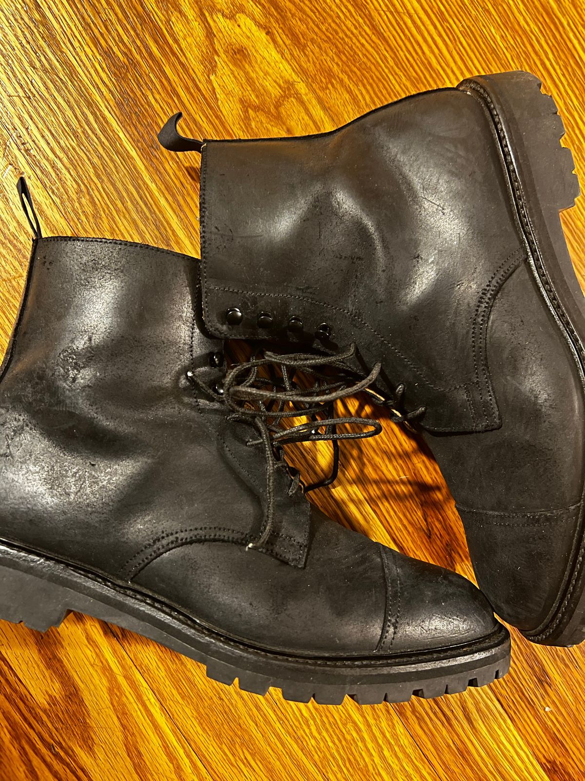 Photo by tayalejandro on October 13, 2022 of the Crockett & Jones Coniston in Black Roughout Suede.