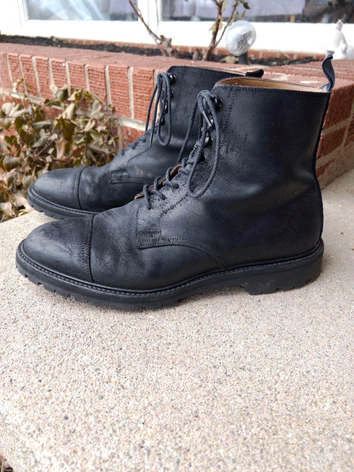 Photo by tayalejandro on January 2, 2023 of the Crockett & Jones Coniston in Black Roughout Suede.