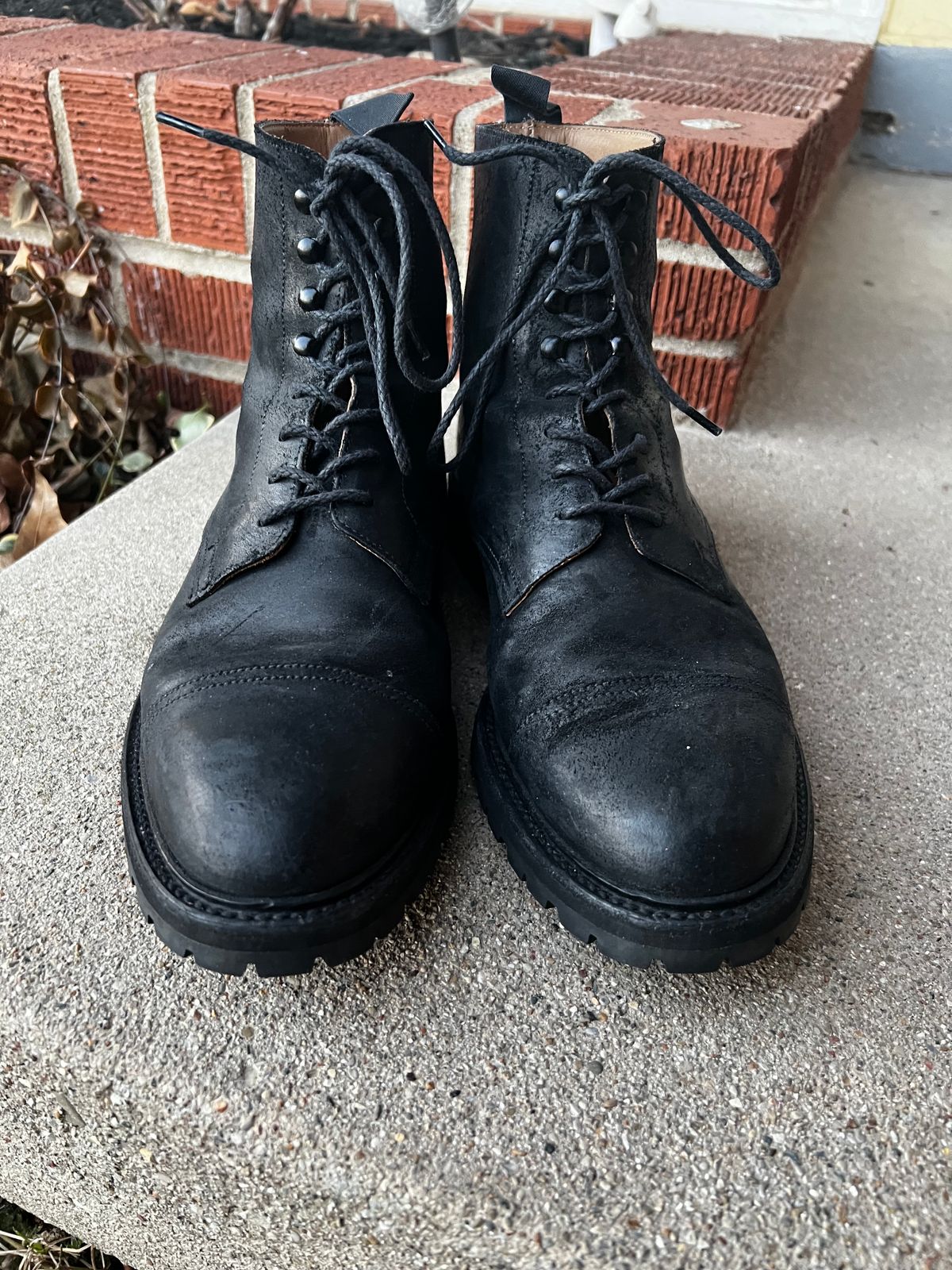 Photo by tayalejandro on February 3, 2023 of the Crockett & Jones Coniston in Black Roughout Suede.