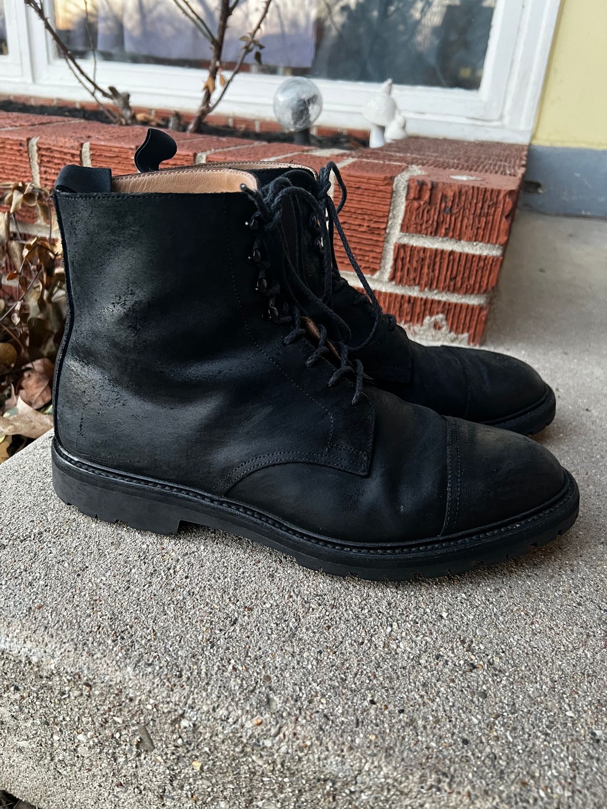 Photo by tayalejandro on February 3, 2023 of the Crockett & Jones Coniston in Black Roughout Suede.