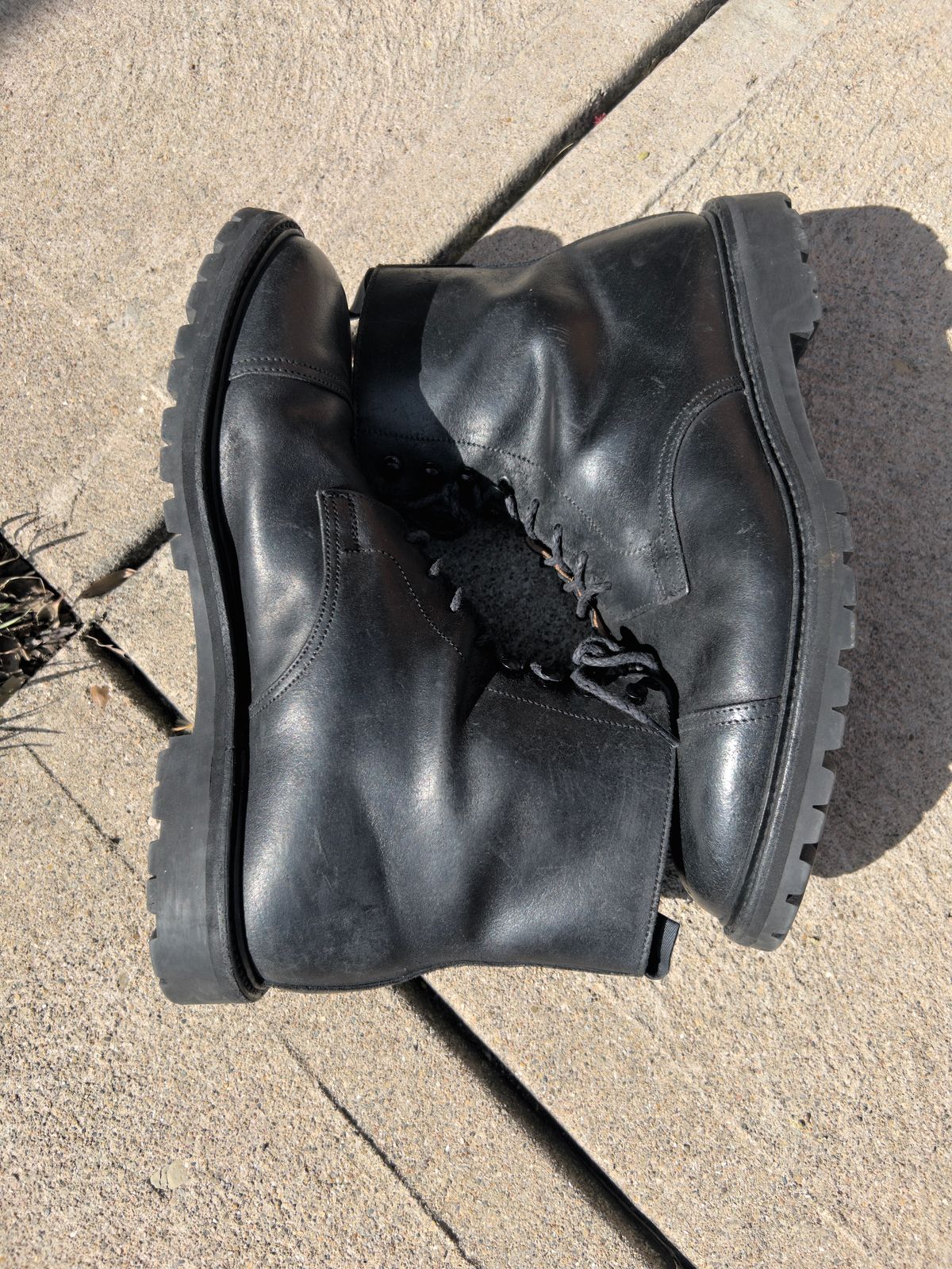 Photo by tayalejandro on March 4, 2023 of the Crockett & Jones Coniston in Black Roughout Suede.