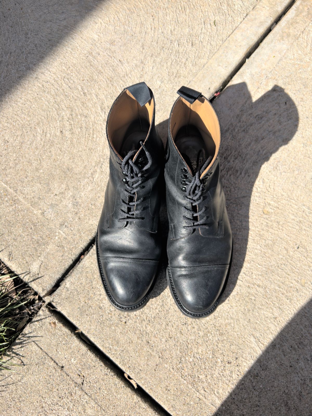 Photo by tayalejandro on March 4, 2023 of the Crockett & Jones Coniston in Black Roughout Suede.
