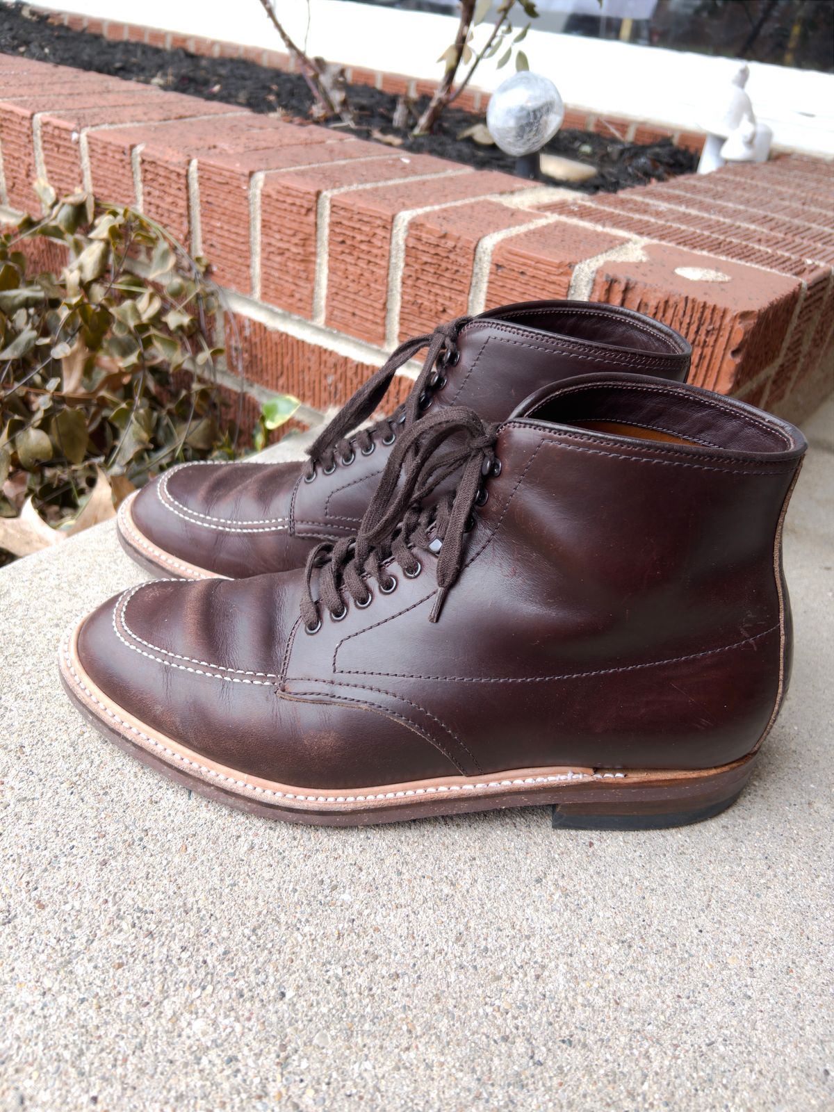 Photo by tayalejandro on January 2, 2023 of the Alden Indy Boot in Horween Brown Chromexcel.