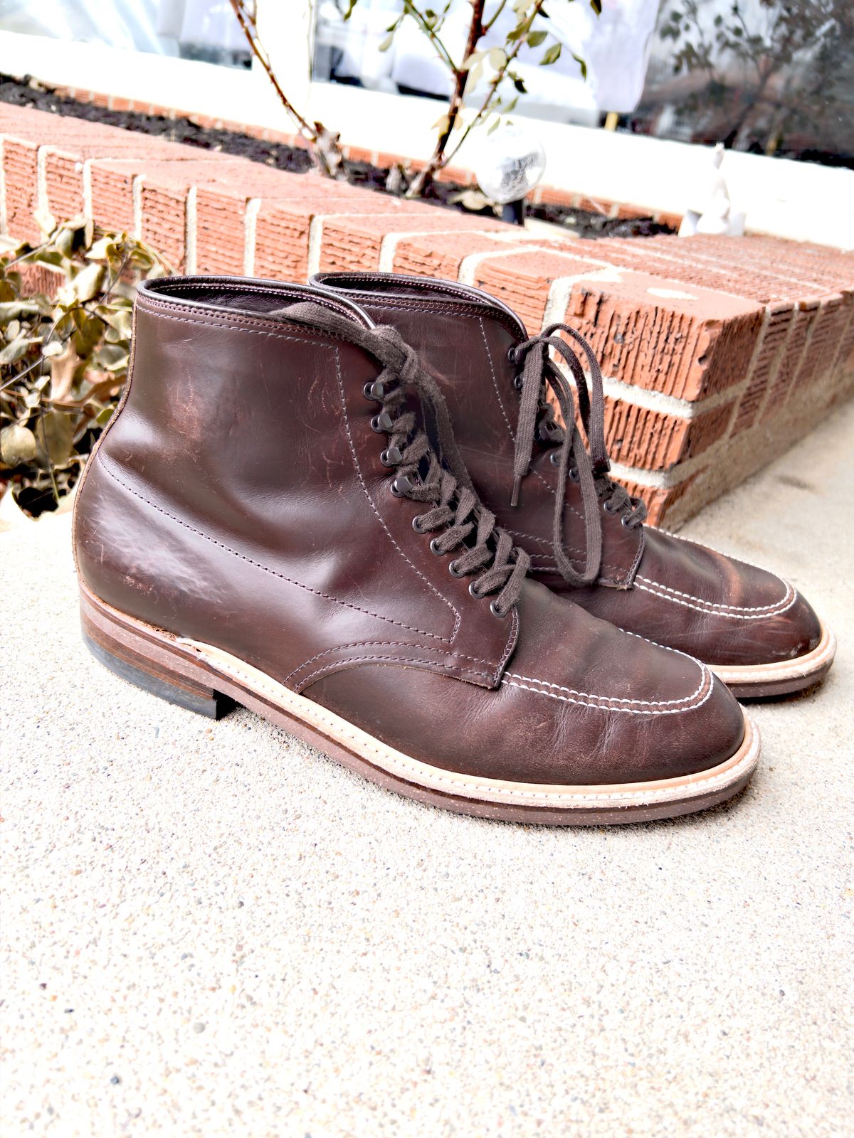 Photo by tayalejandro on January 2, 2023 of the Alden Indy Boot in Horween Brown Chromexcel.