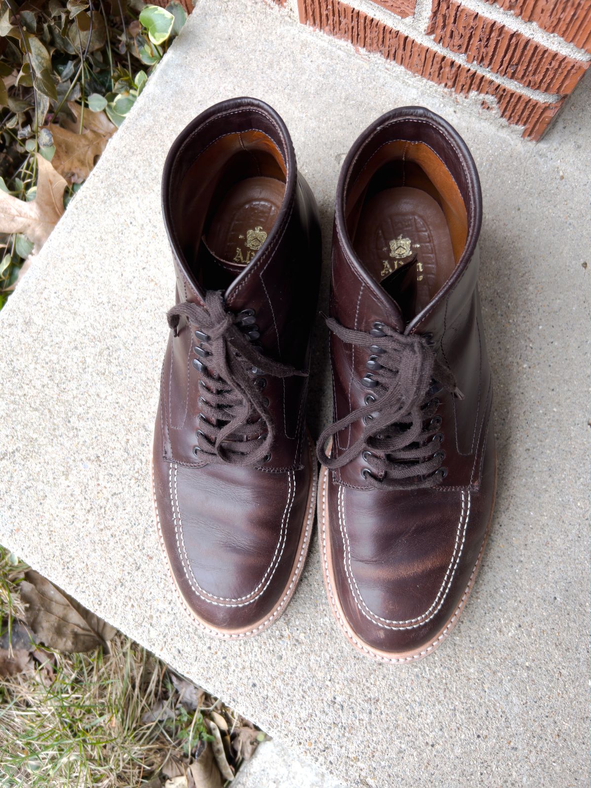Photo by tayalejandro on January 2, 2023 of the Alden Indy Boot in Horween Brown Chromexcel.