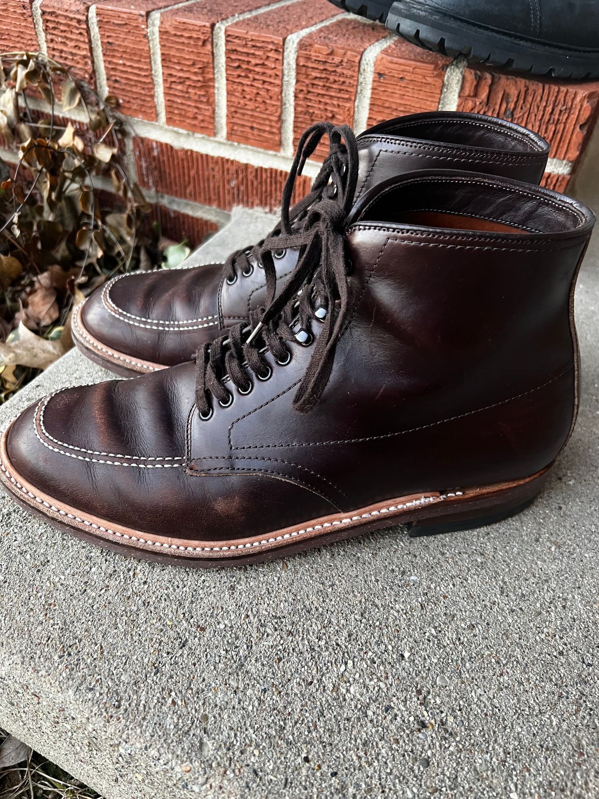 Photo by tayalejandro on February 3, 2023 of the Alden Indy Boot in Horween Brown Chromexcel.