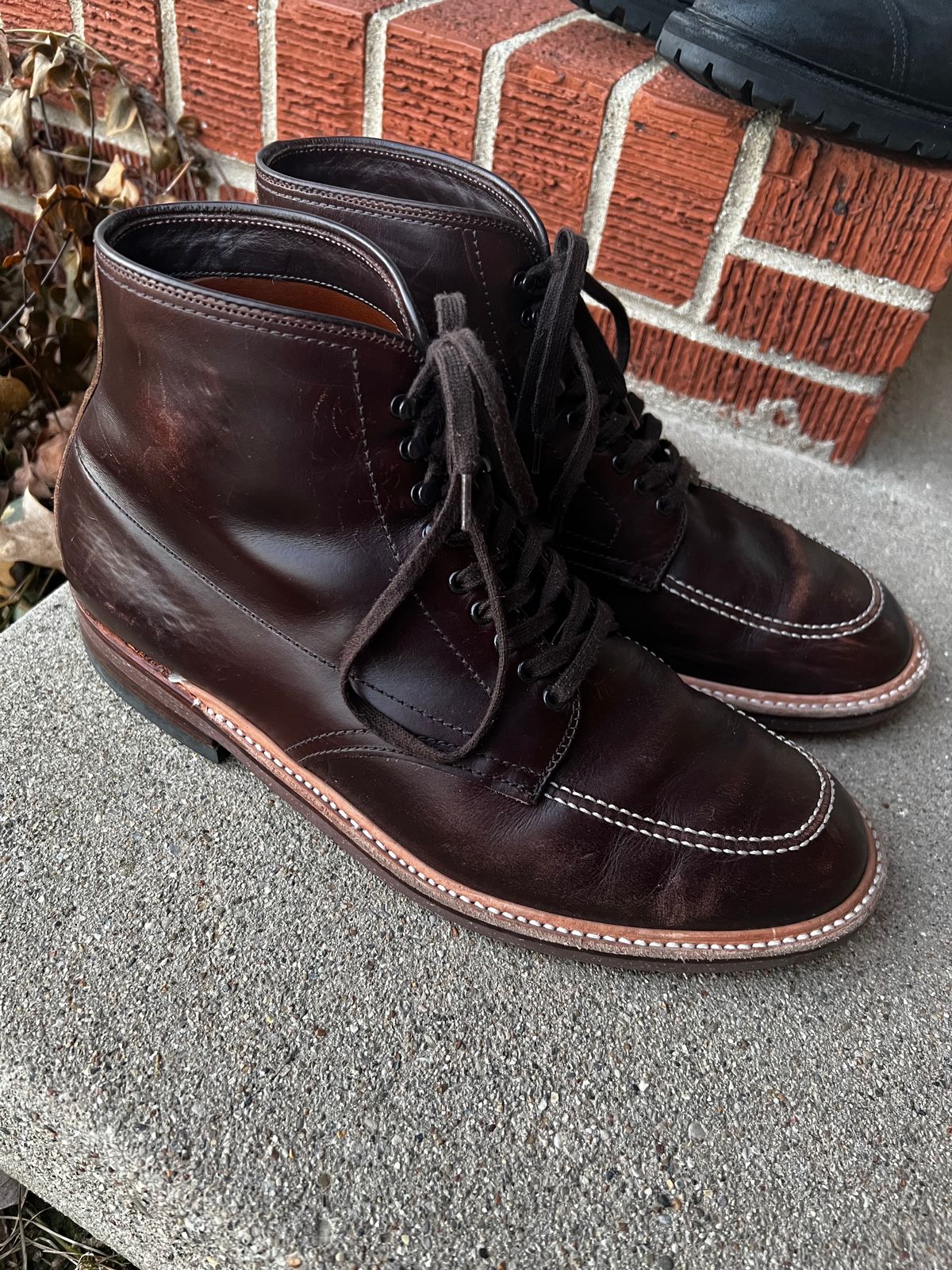 Photo by tayalejandro on February 3, 2023 of the Alden Indy Boot in Horween Brown Chromexcel.