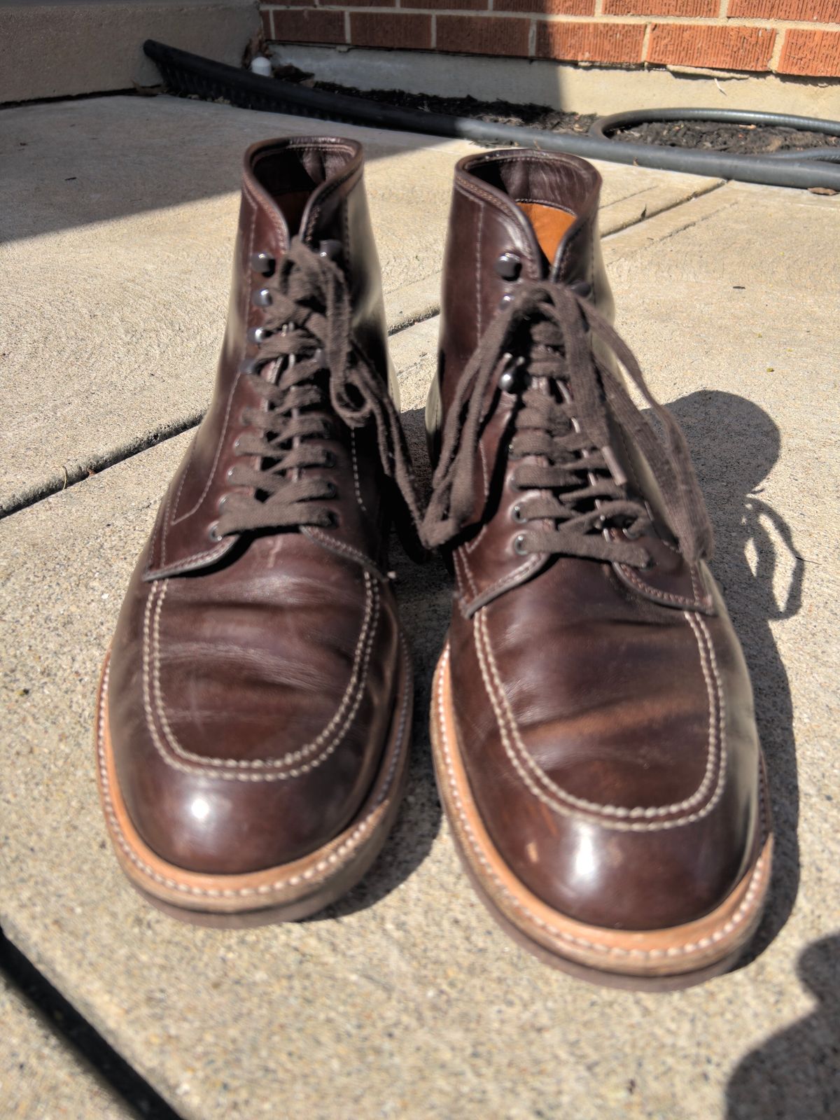 Photo by tayalejandro on March 4, 2023 of the Alden Indy Boot in Horween Brown Chromexcel.