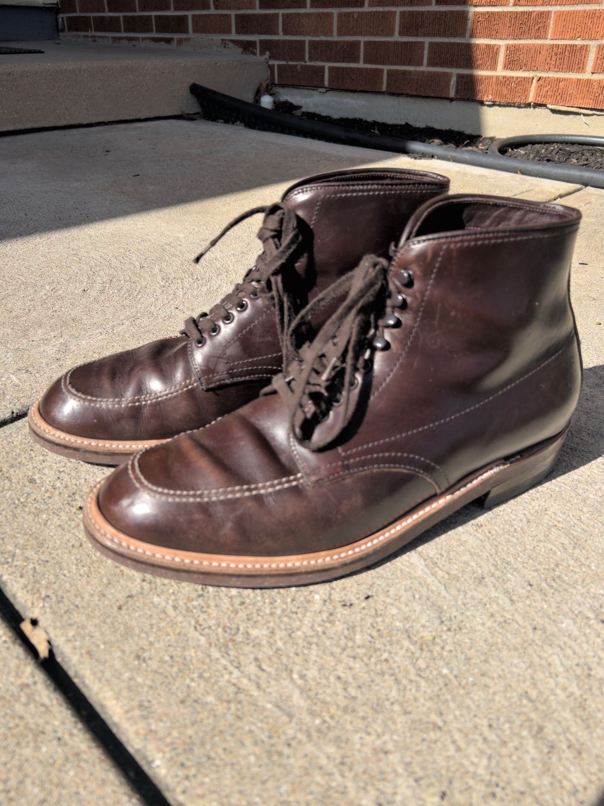Photo by tayalejandro on March 4, 2023 of the Alden Indy Boot in Horween Brown Chromexcel.