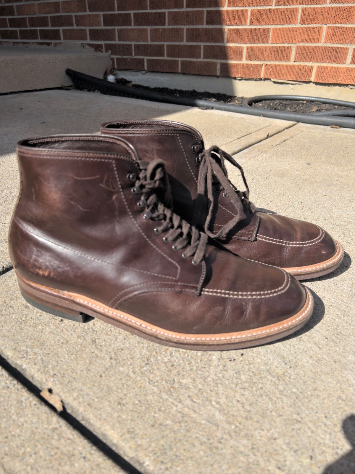 Photo by tayalejandro on March 4, 2023 of the Alden Indy Boot in Horween Brown Chromexcel.
