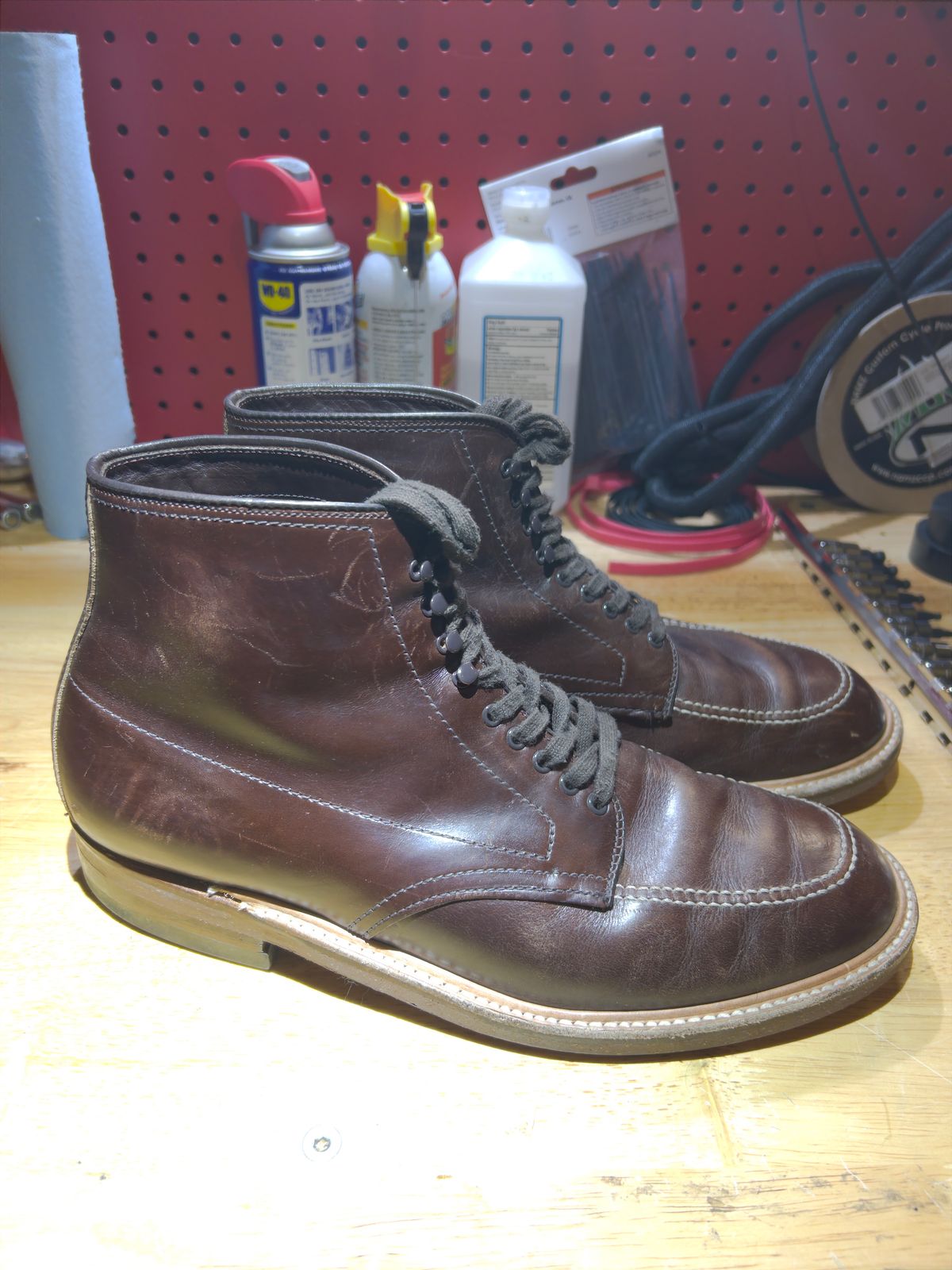 Photo by tayalejandro on April 5, 2023 of the Alden Indy Boot in Horween Brown Chromexcel.