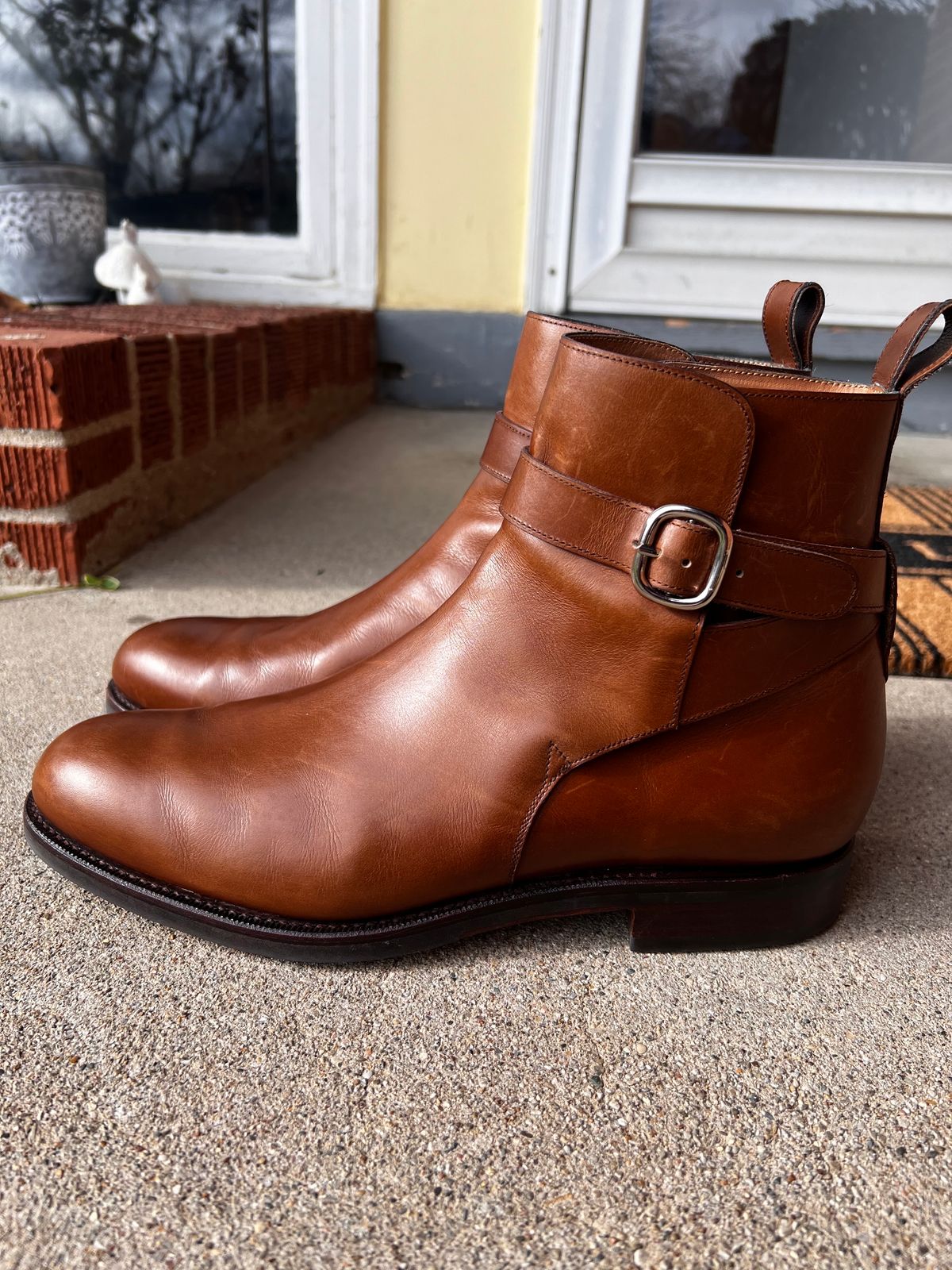 Photo by tayalejandro on December 2, 2023 of the Carmina Jodhpur Boots in Brown Vegano.