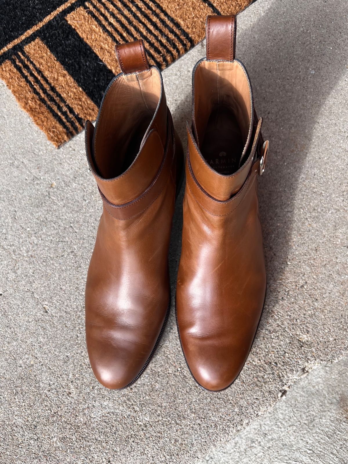 Photo by tayalejandro on December 2, 2023 of the Carmina Jodhpur Boots in Brown Vegano.