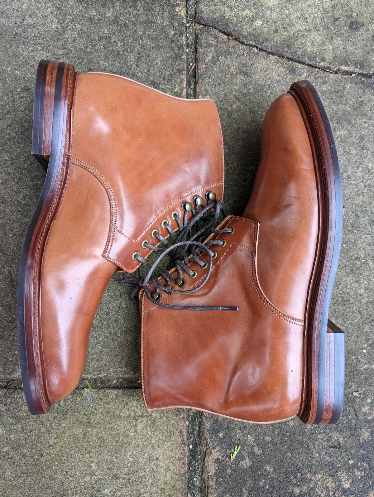 Photo by zombiedanting on October 5, 2022 of the Grant Stone Edward Boot in Horween Honey Glazed Shell Cordovan.