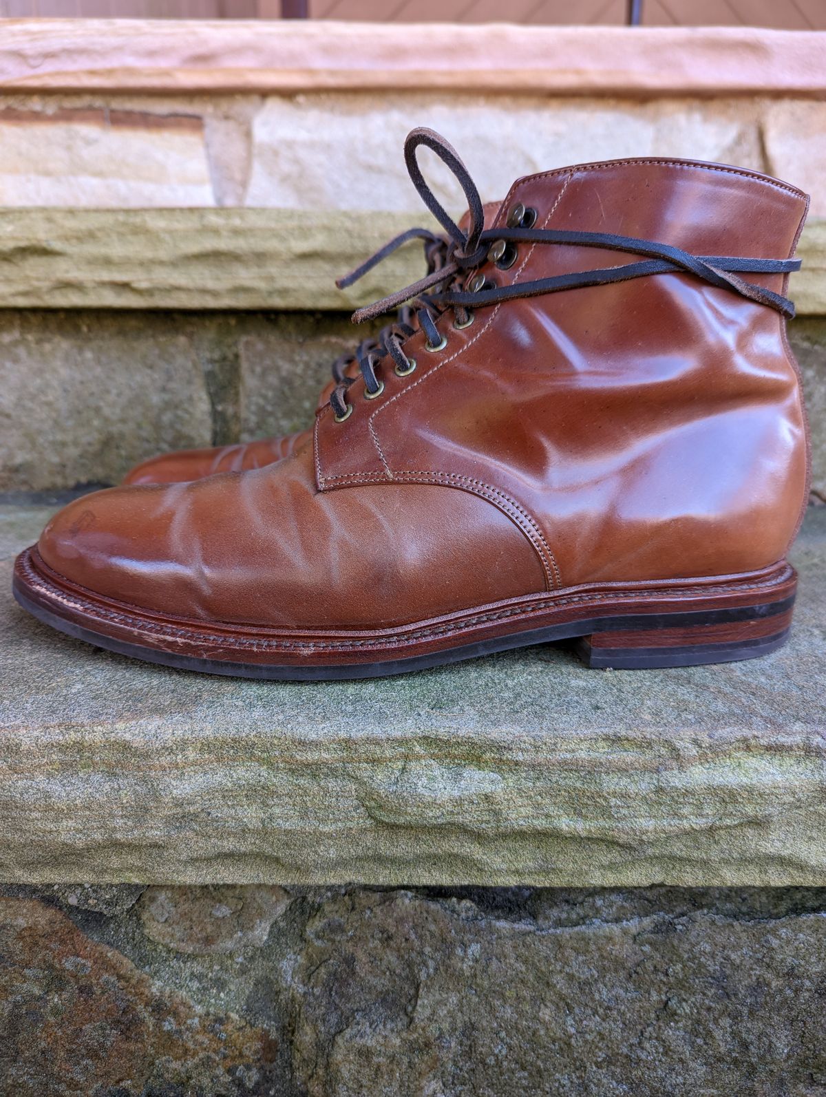 Photo by zombiedanting on November 6, 2022 of the Grant Stone Edward Boot in Horween Honey Glazed Shell Cordovan.