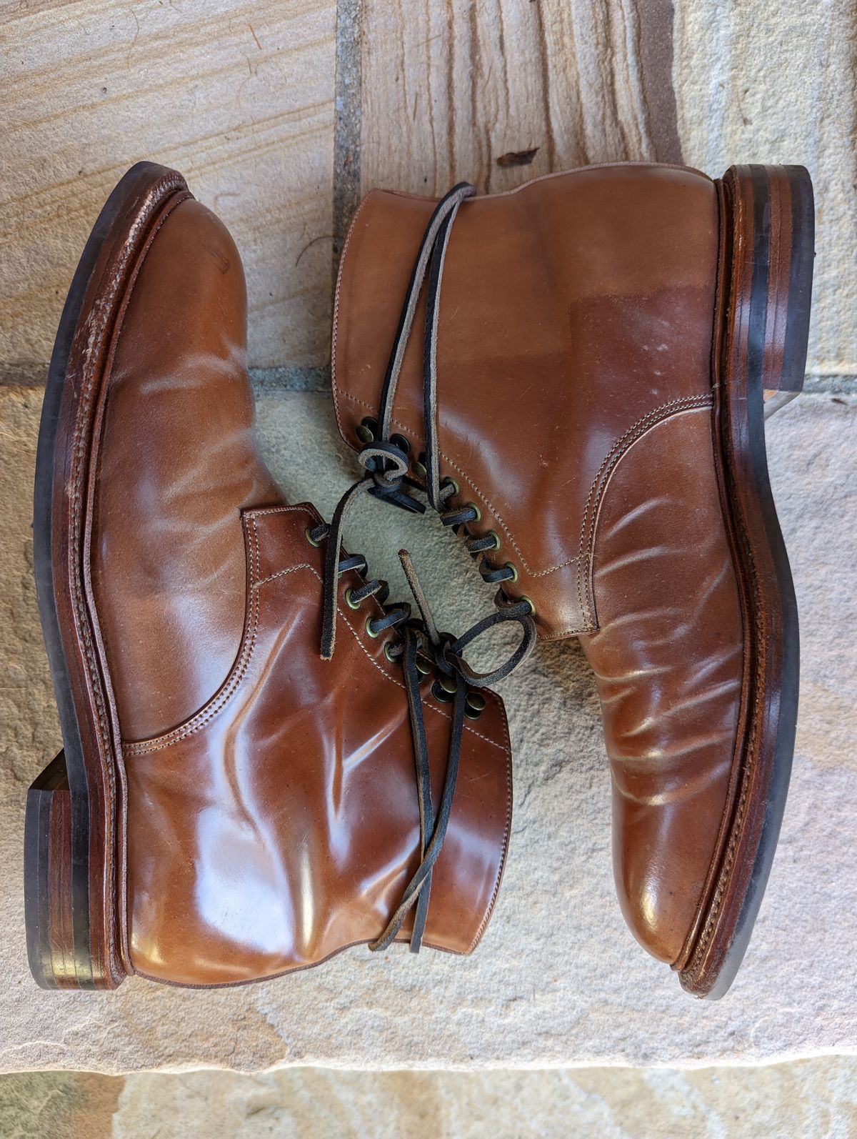 Photo by zombiedanting on November 6, 2022 of the Grant Stone Edward Boot in Horween Honey Glazed Shell Cordovan.