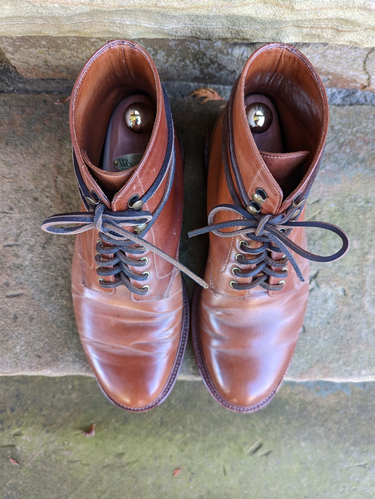 Photo by zombiedanting on November 6, 2022 of the Grant Stone Edward Boot in Horween Honey Glazed Shell Cordovan.