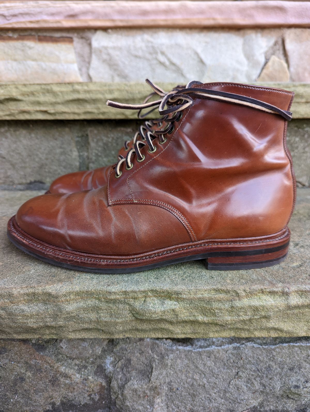 Photo by zombiedanting on December 6, 2022 of the Grant Stone Edward Boot in Horween Honey Glazed Shell Cordovan.
