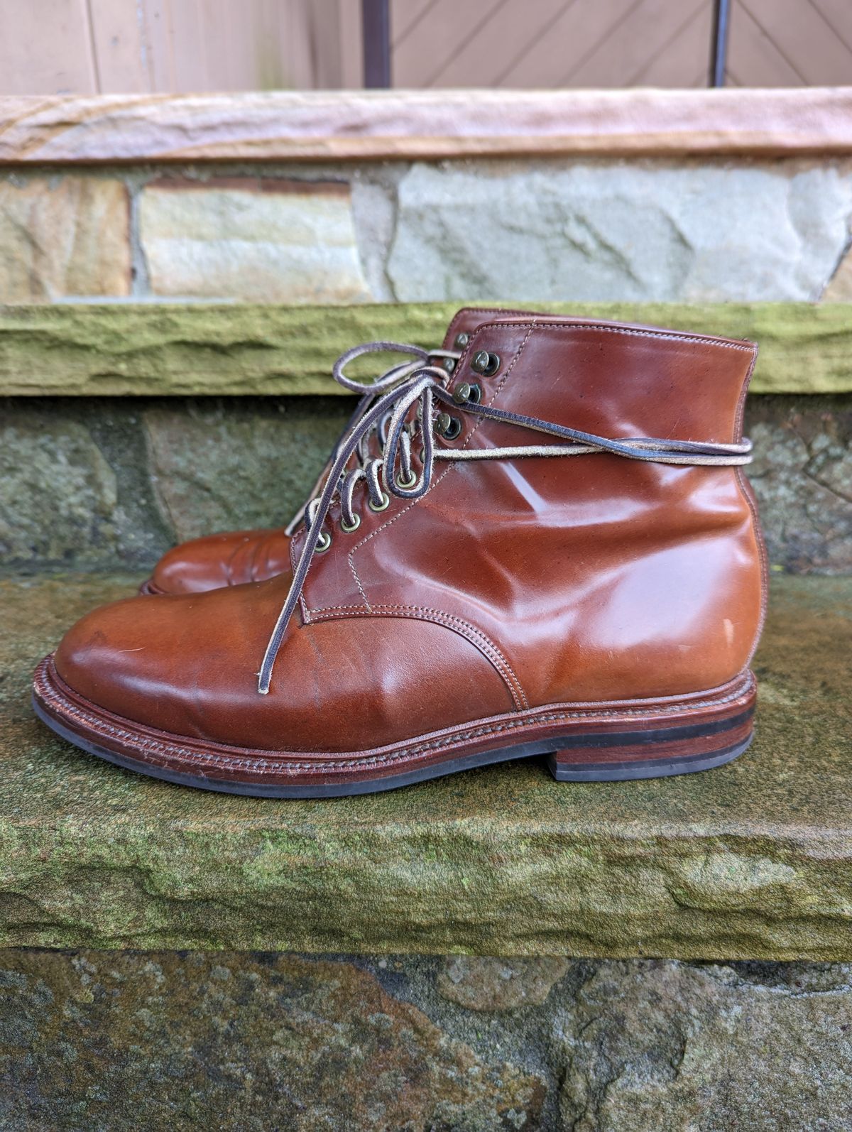 Photo by zombiedanting on January 6, 2023 of the Grant Stone Edward Boot in Horween Honey Glazed Shell Cordovan.