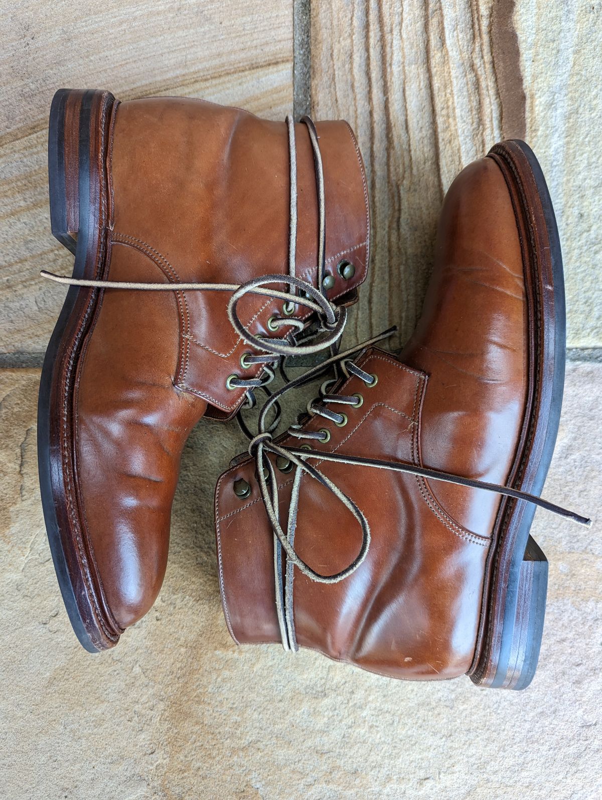 Photo by zombiedanting on January 6, 2023 of the Grant Stone Edward Boot in Horween Honey Glazed Shell Cordovan.