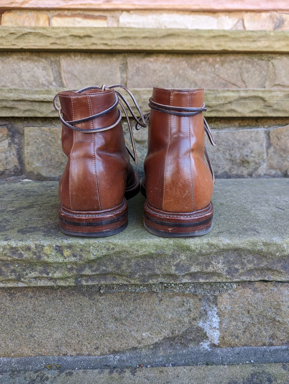 Photo by zombiedanting on February 6, 2023 of the Grant Stone Edward Boot in Horween Honey Glazed Shell Cordovan.