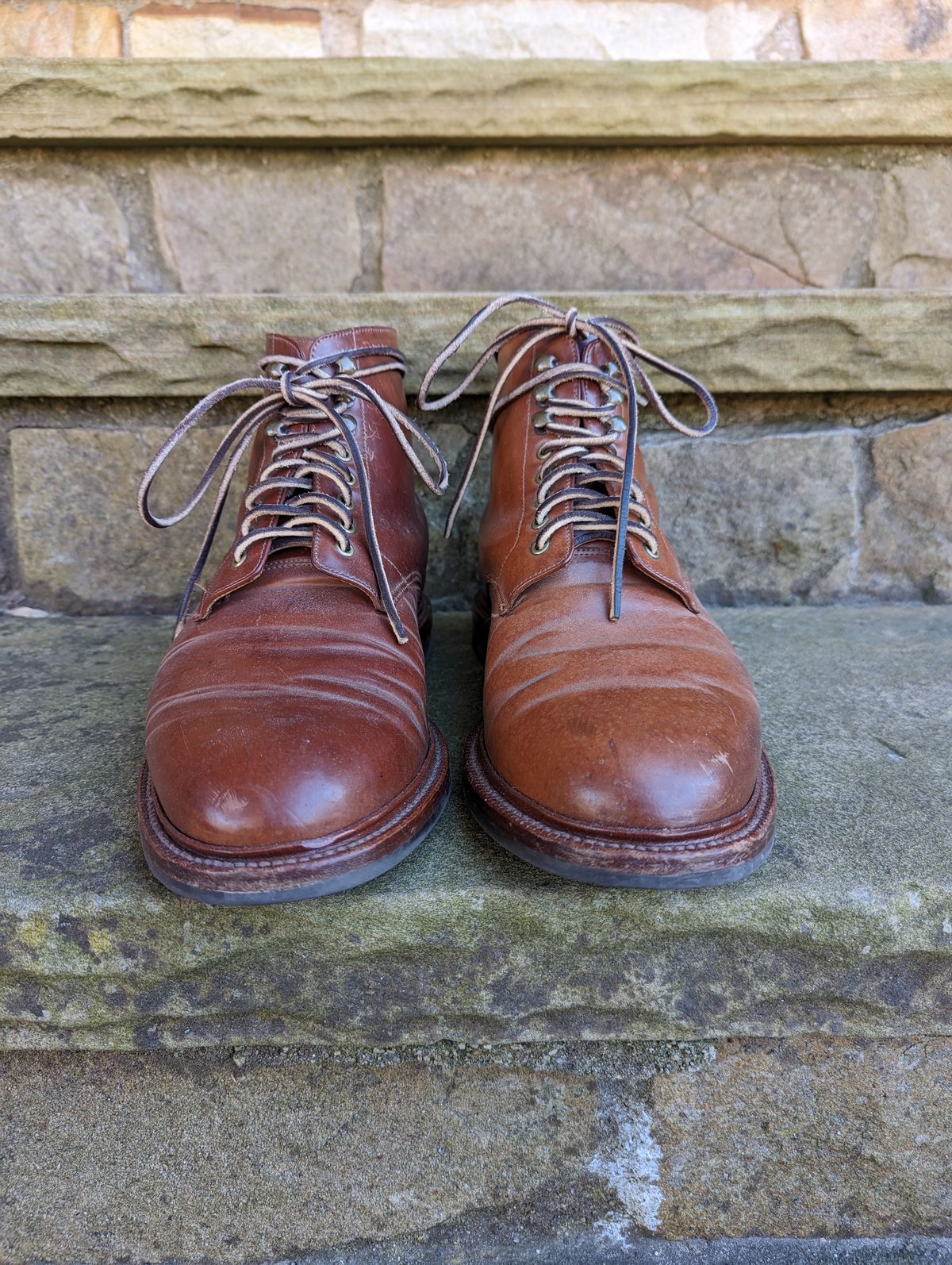 Photo by zombiedanting on February 6, 2023 of the Grant Stone Edward Boot in Horween Honey Glazed Shell Cordovan.