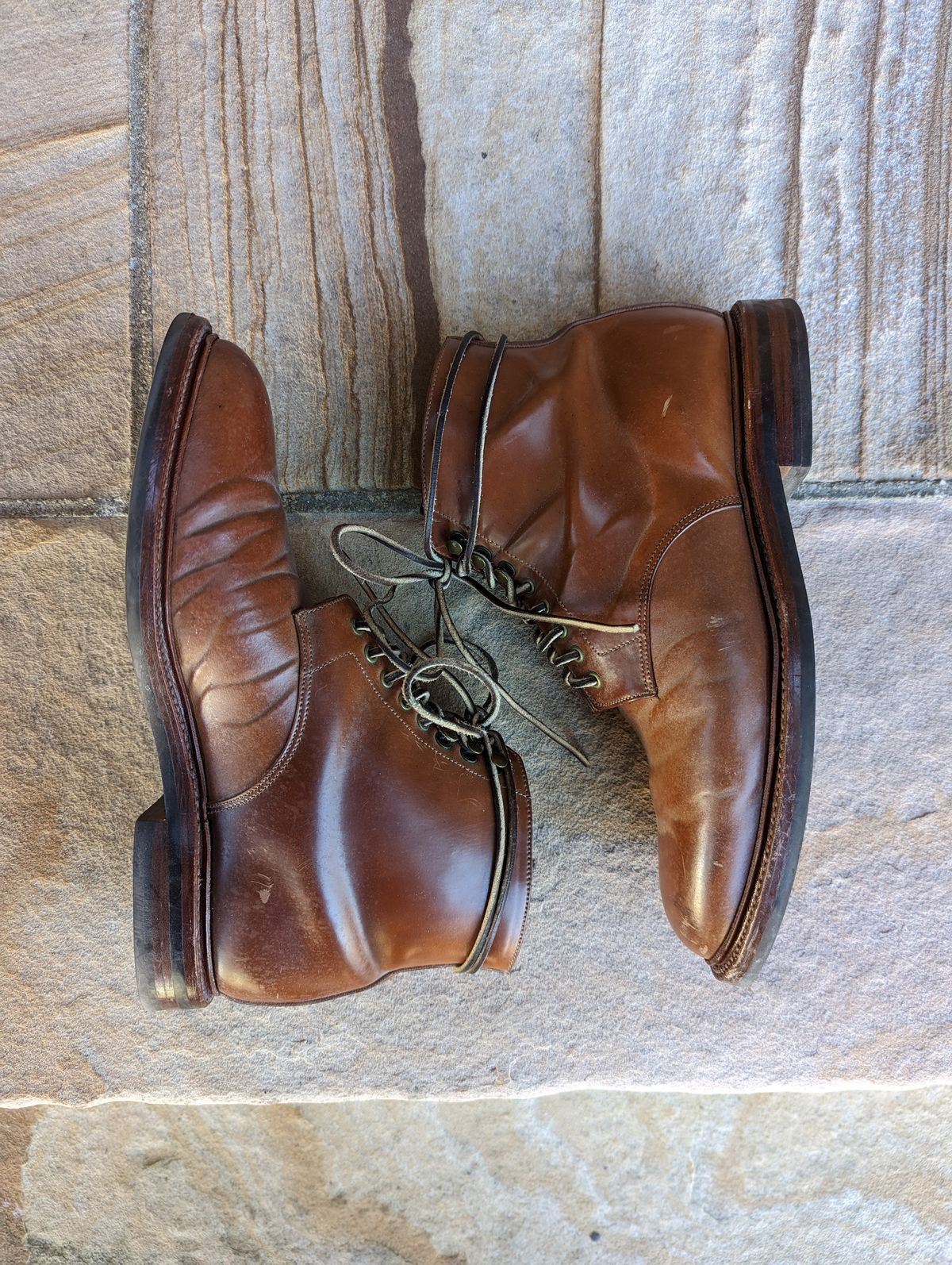 Photo by zombiedanting on February 6, 2023 of the Grant Stone Edward Boot in Horween Honey Glazed Shell Cordovan.