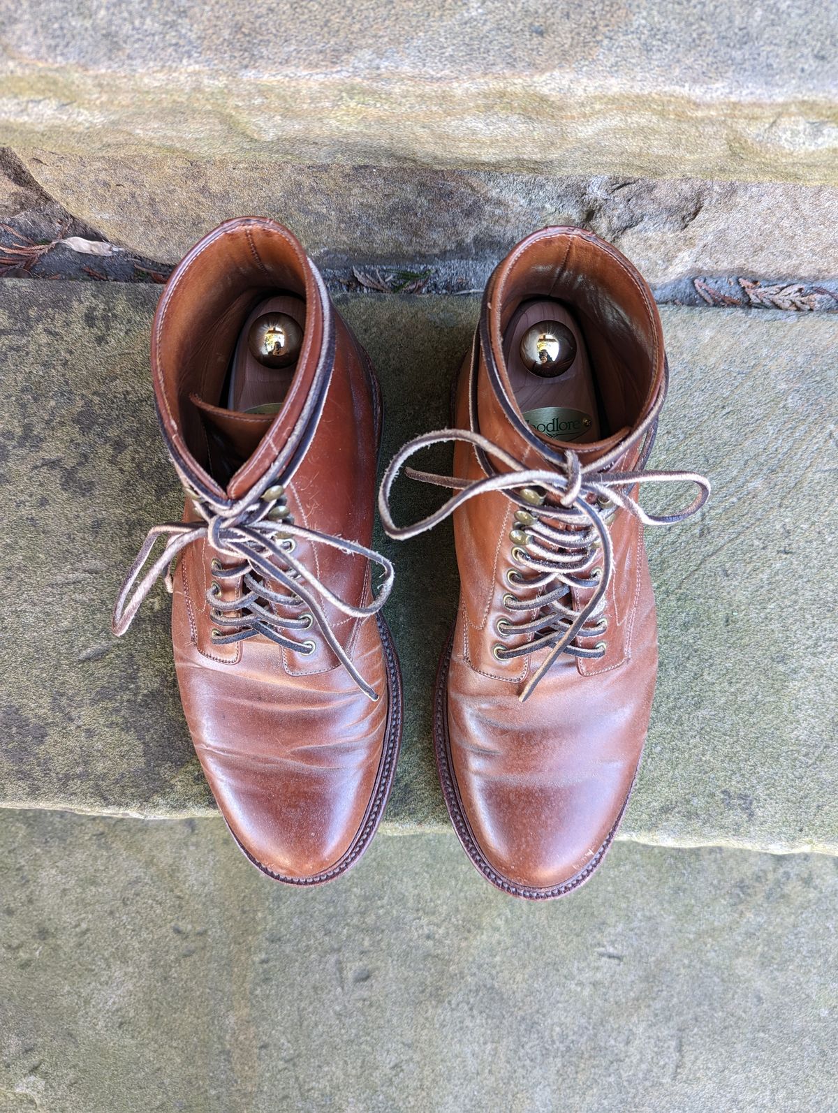Photo by zombiedanting on February 6, 2023 of the Grant Stone Edward Boot in Horween Honey Glazed Shell Cordovan.