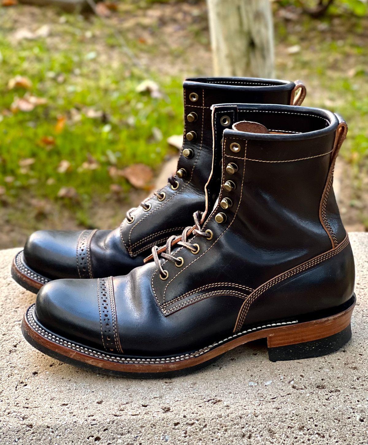 Photo by Dayrail on November 1, 2022 of the Quan Shoemaker Unlisted Model in Maryam Black Horsebutt.