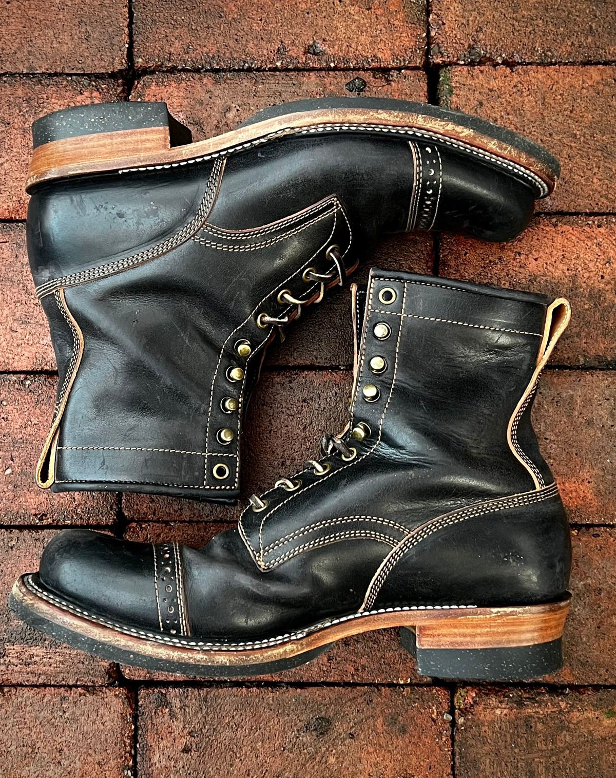 Photo by Dayrail on December 3, 2022 of the Quan Shoemaker Unlisted Model in Maryam Black Horsebutt.