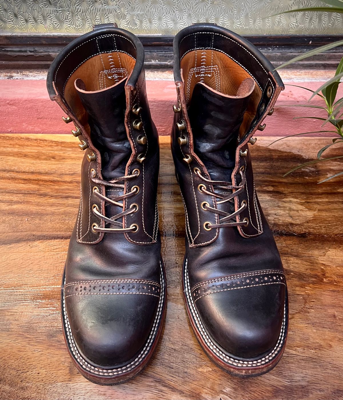 Photo by Dayrail on January 2, 2023 of the Quan Shoemaker Unlisted Model in Maryam Black Horsebutt.
