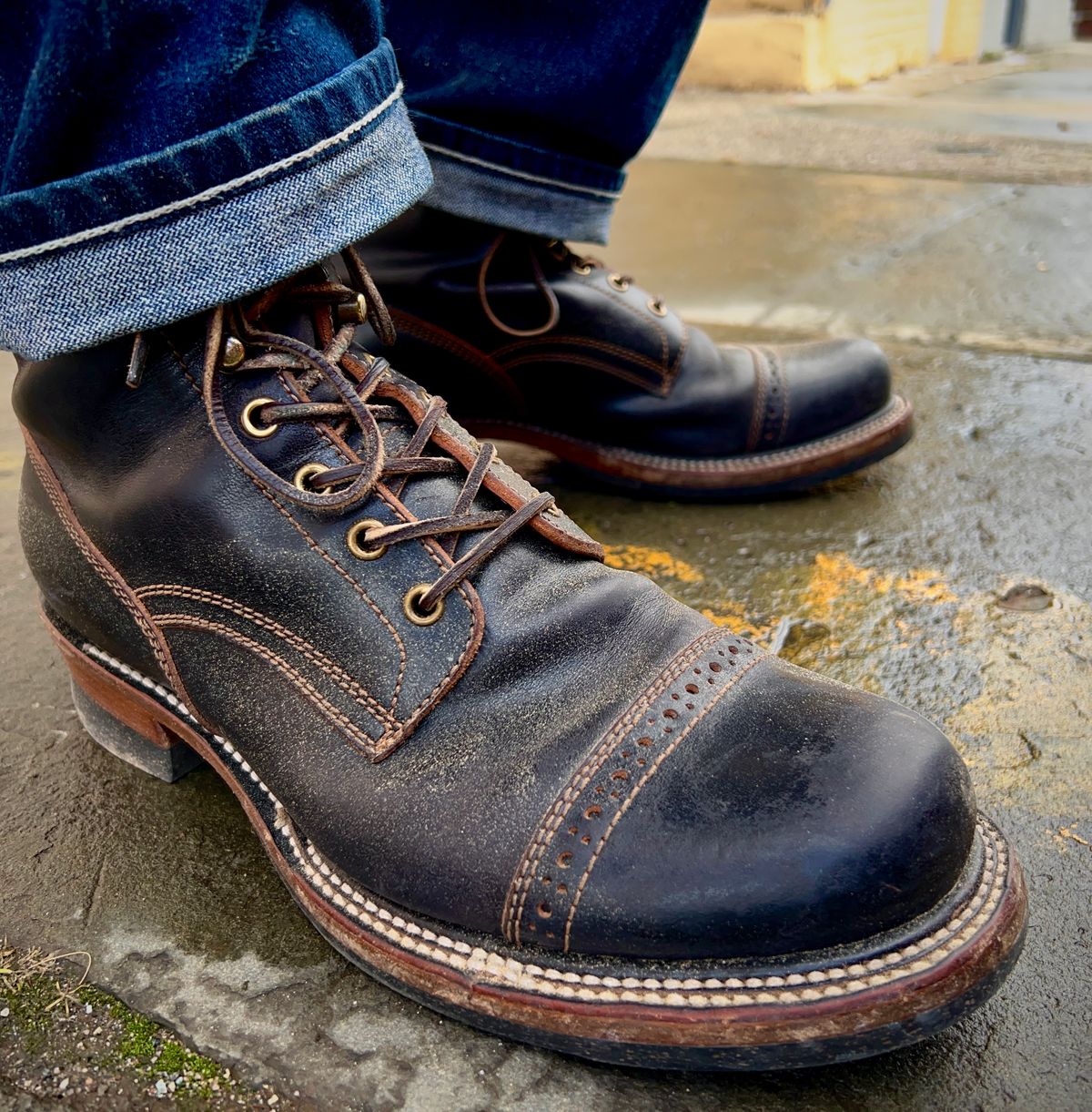 Photo by Dayrail on January 20, 2023 of the Quan Shoemaker Unlisted Model in Maryam Black Horsebutt.
