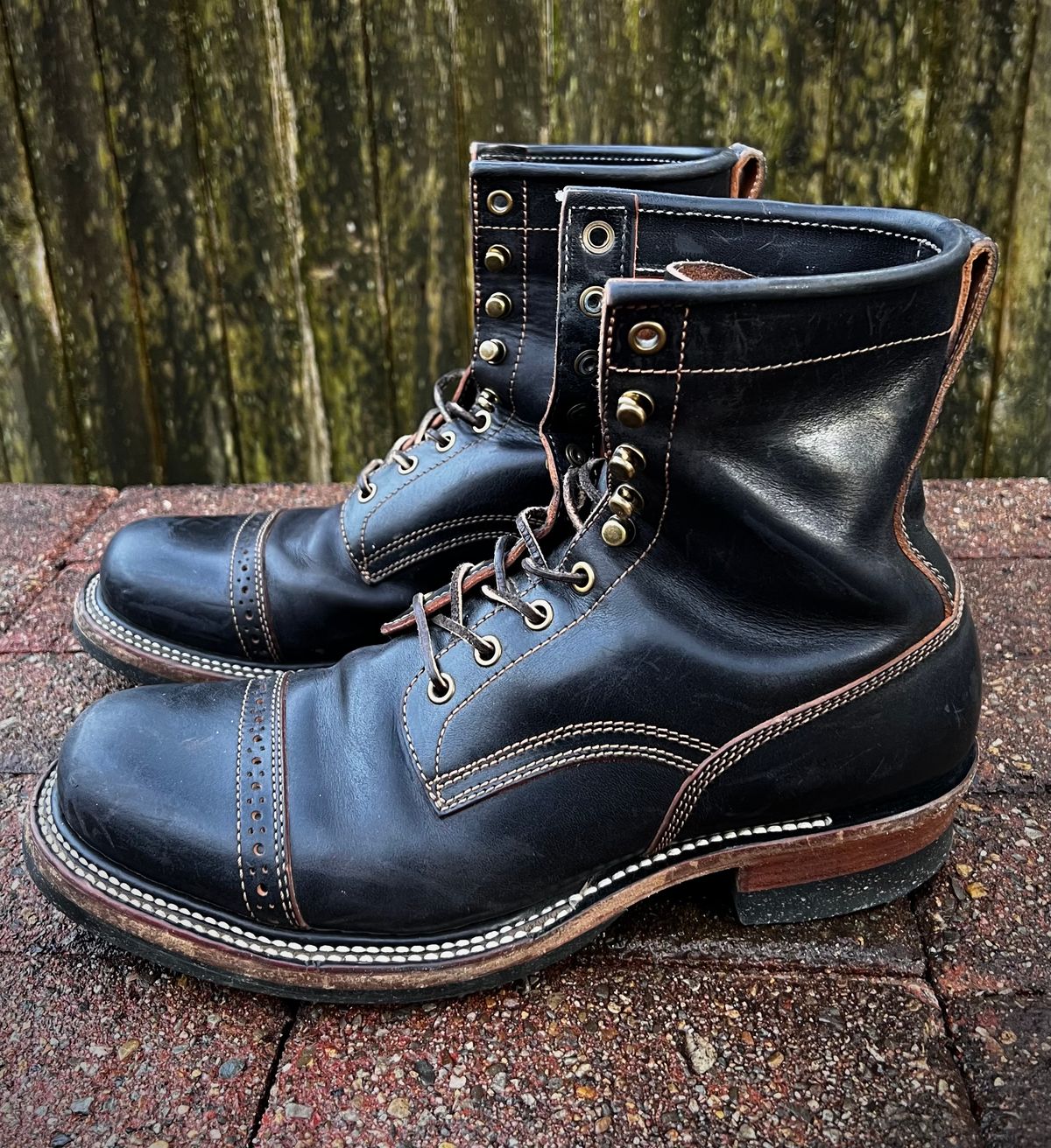 Photo by Dayrail on February 2, 2023 of the Quan Shoemaker Unlisted Model in Maryam Black Horsebutt.