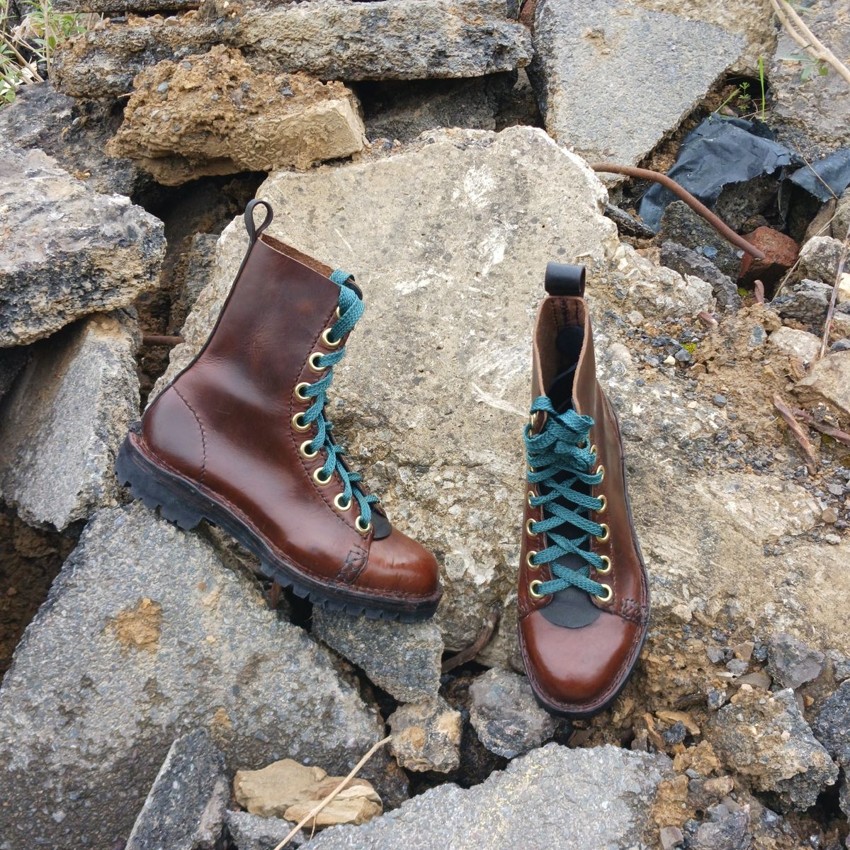 Photo by TheBeginnerBootMaker on April 30, 2023 of the Self-Made Monkey Boot in Horween Brown Chromexcel.