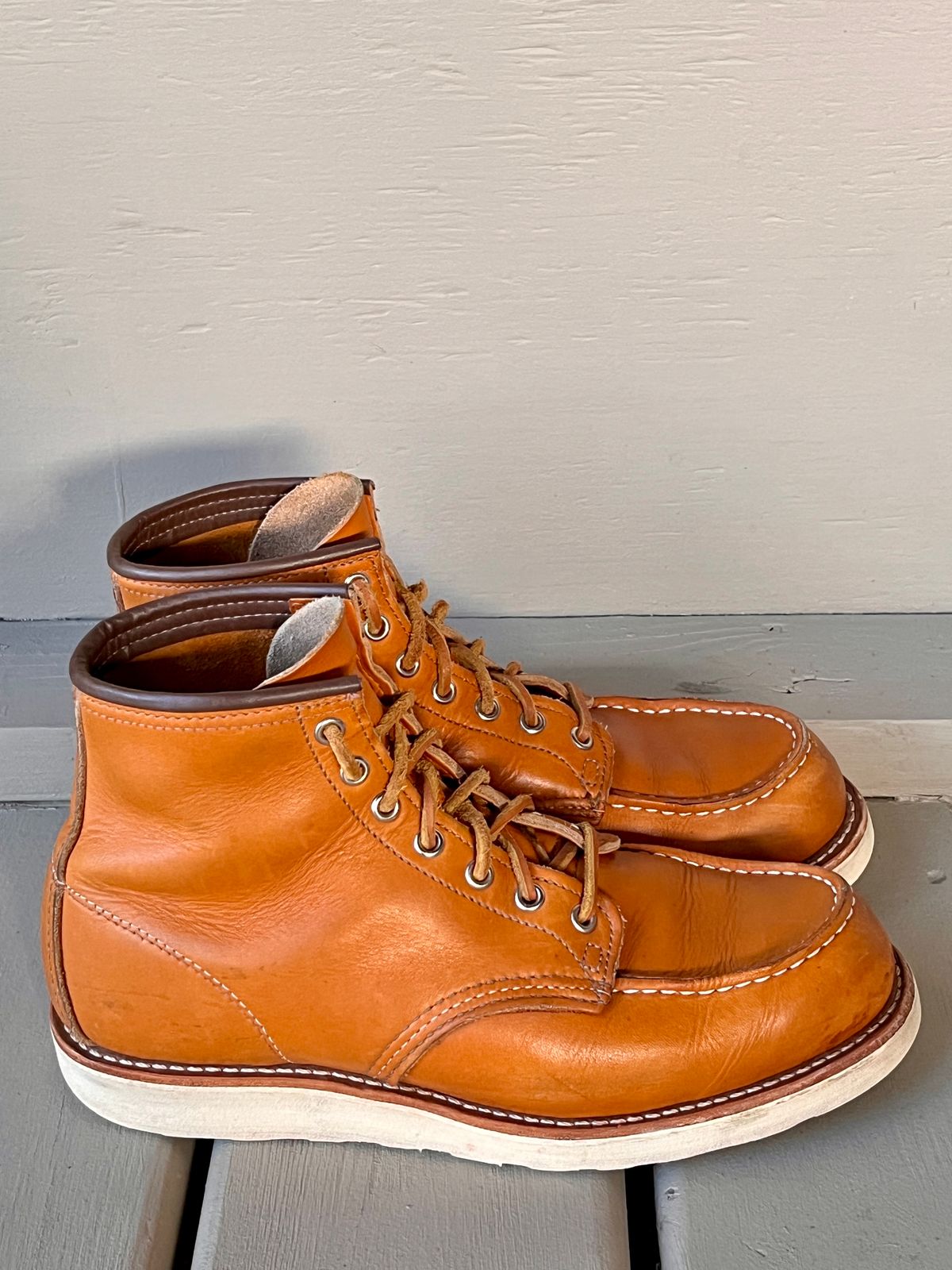 Photo by steverinde on November 3, 2023 of the Red Wing 6-Inch Classic Moc in S.B. Foot Sequoia Gold Russet.